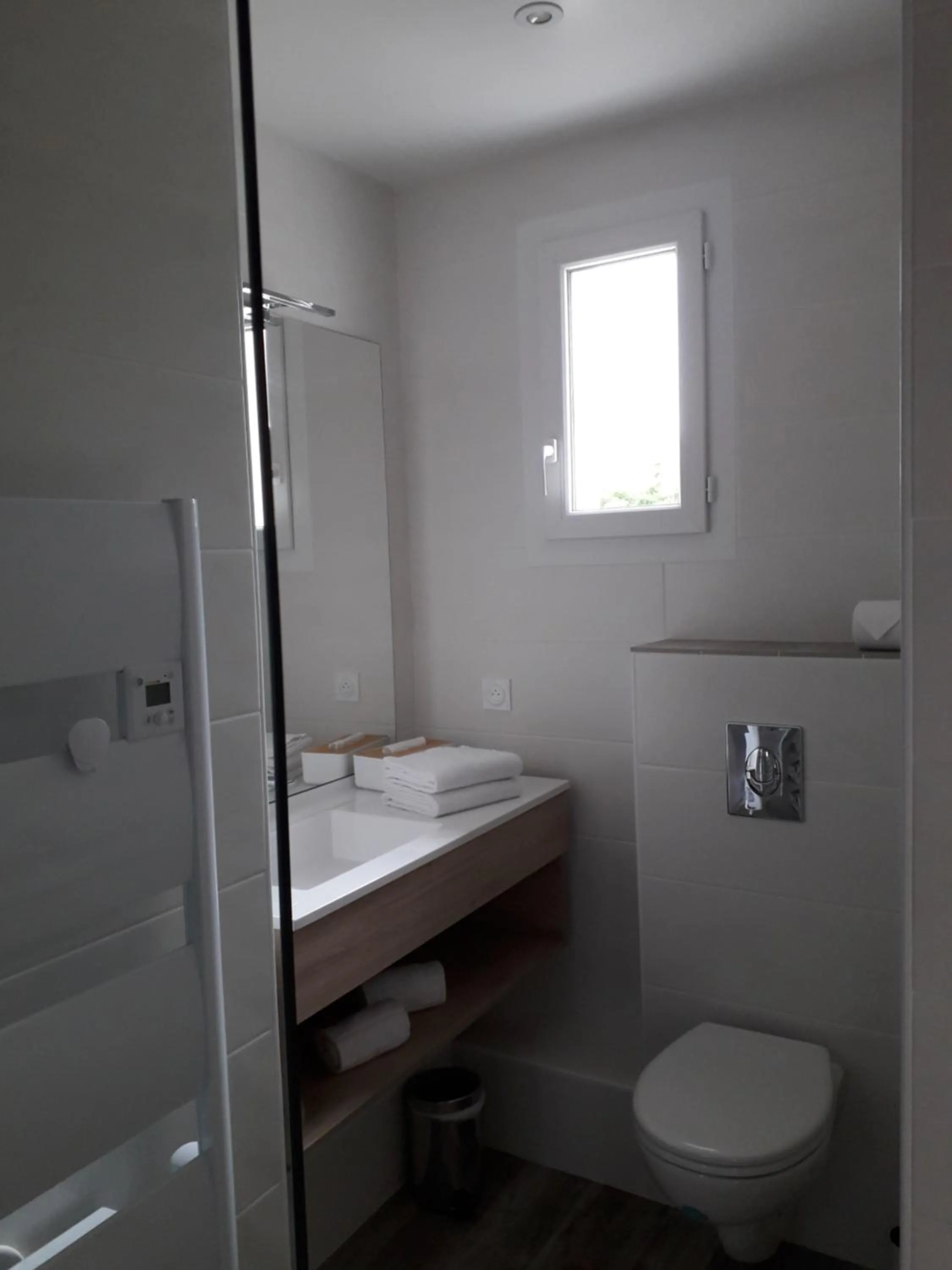 Bathroom in Auberge La Tomette, The Originals Relais