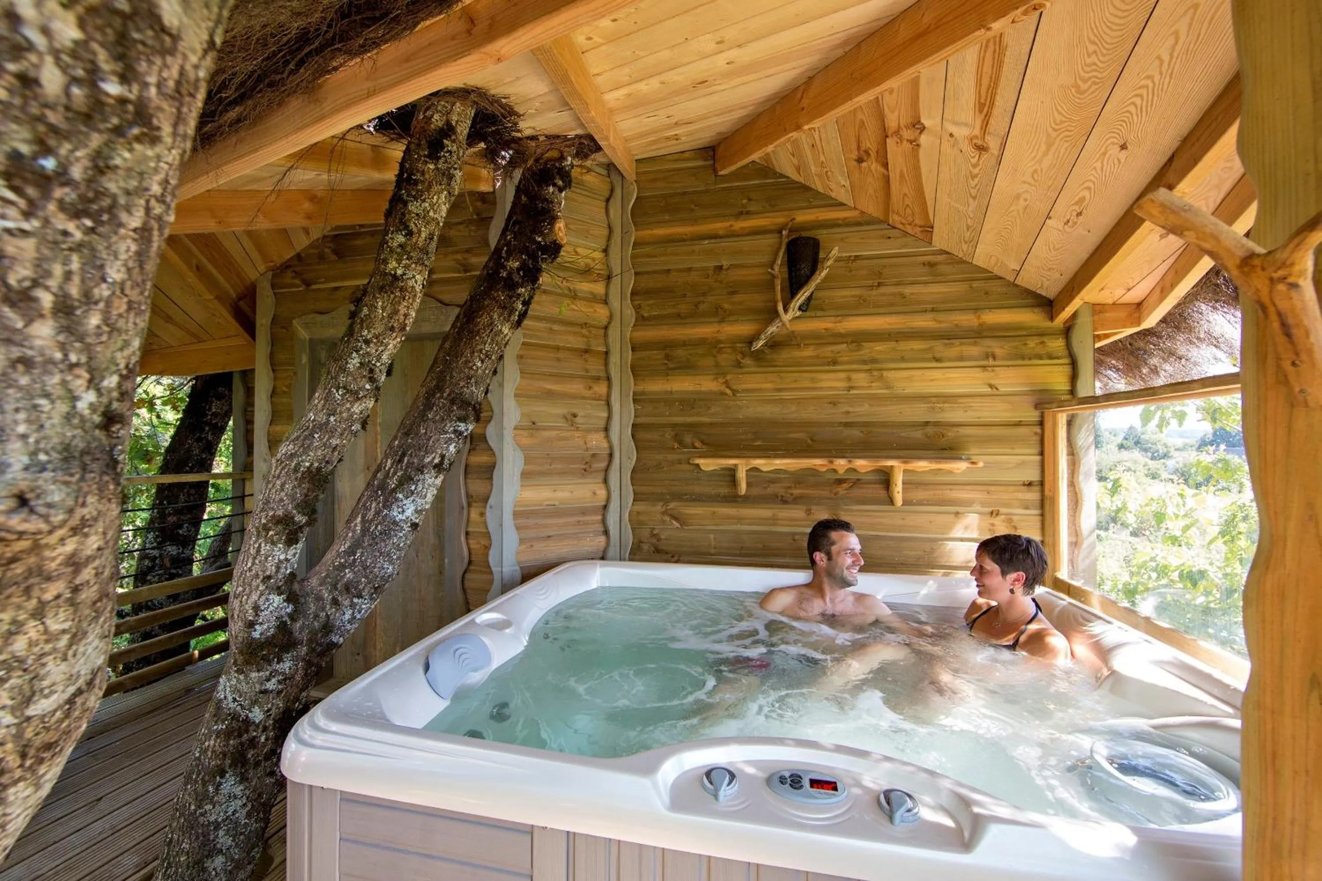 Hot Tub in Auberge La Tomette, The Originals Relais