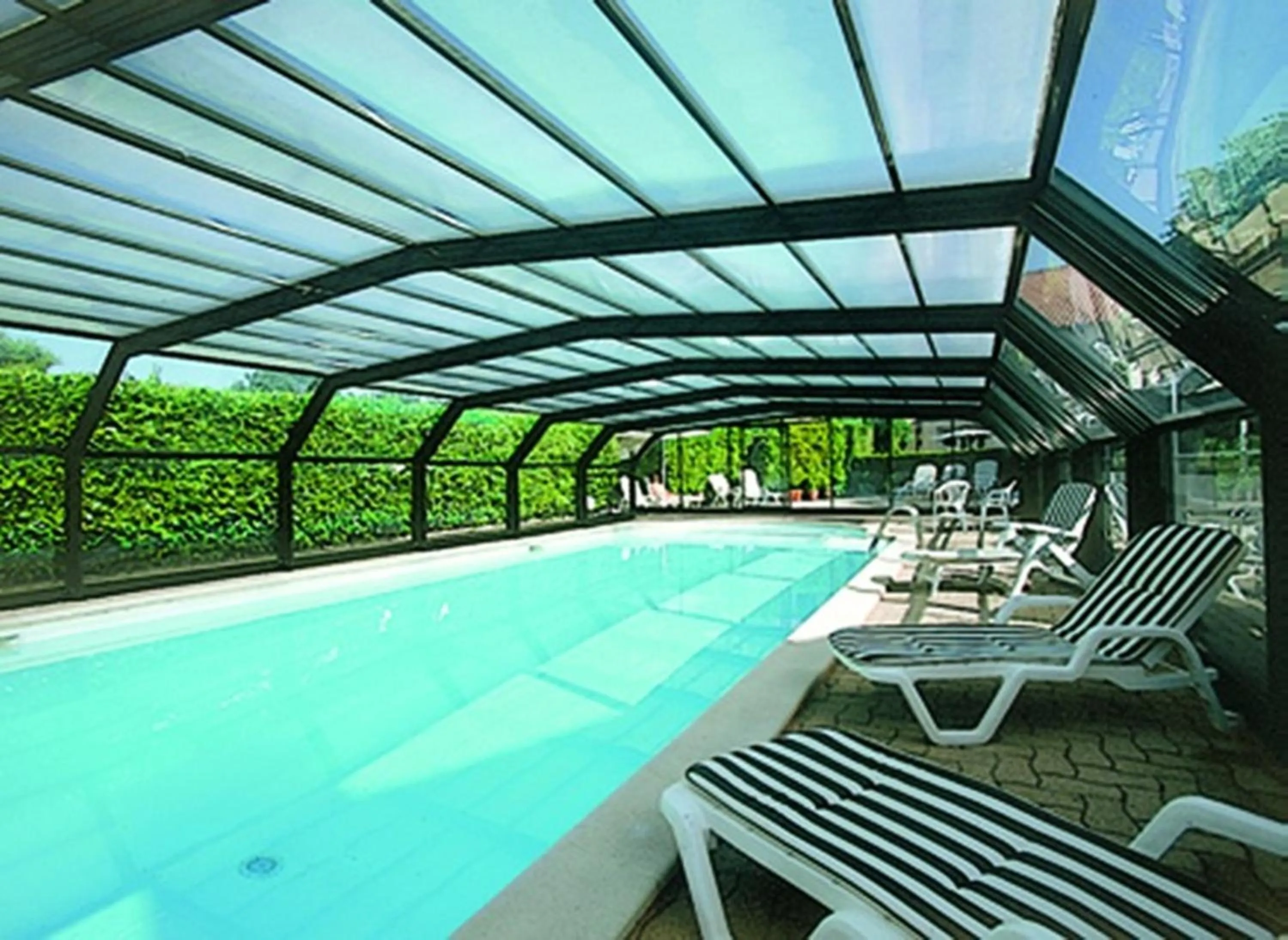 Swimming pool in Auberge La Tomette, The Originals Relais