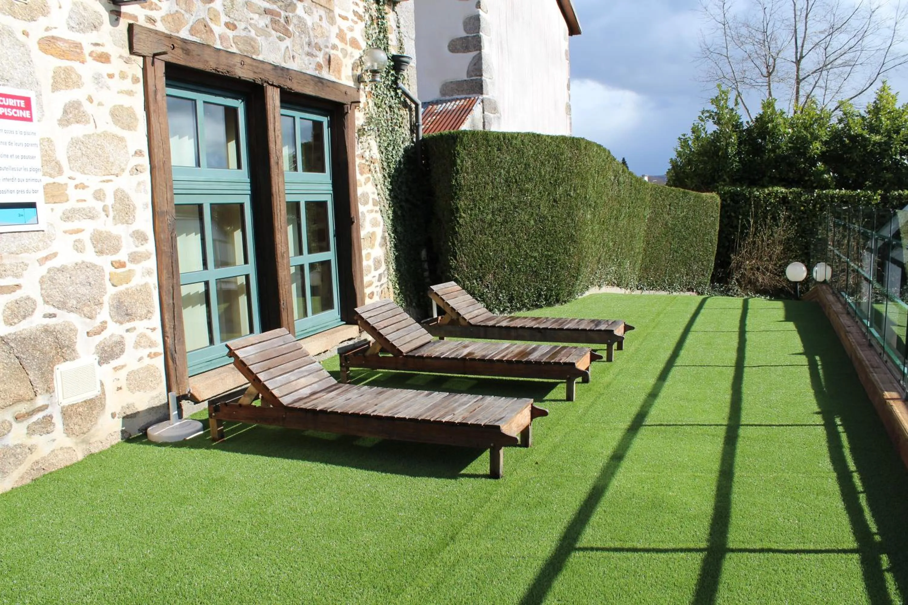 Garden in Auberge La Tomette, The Originals Relais