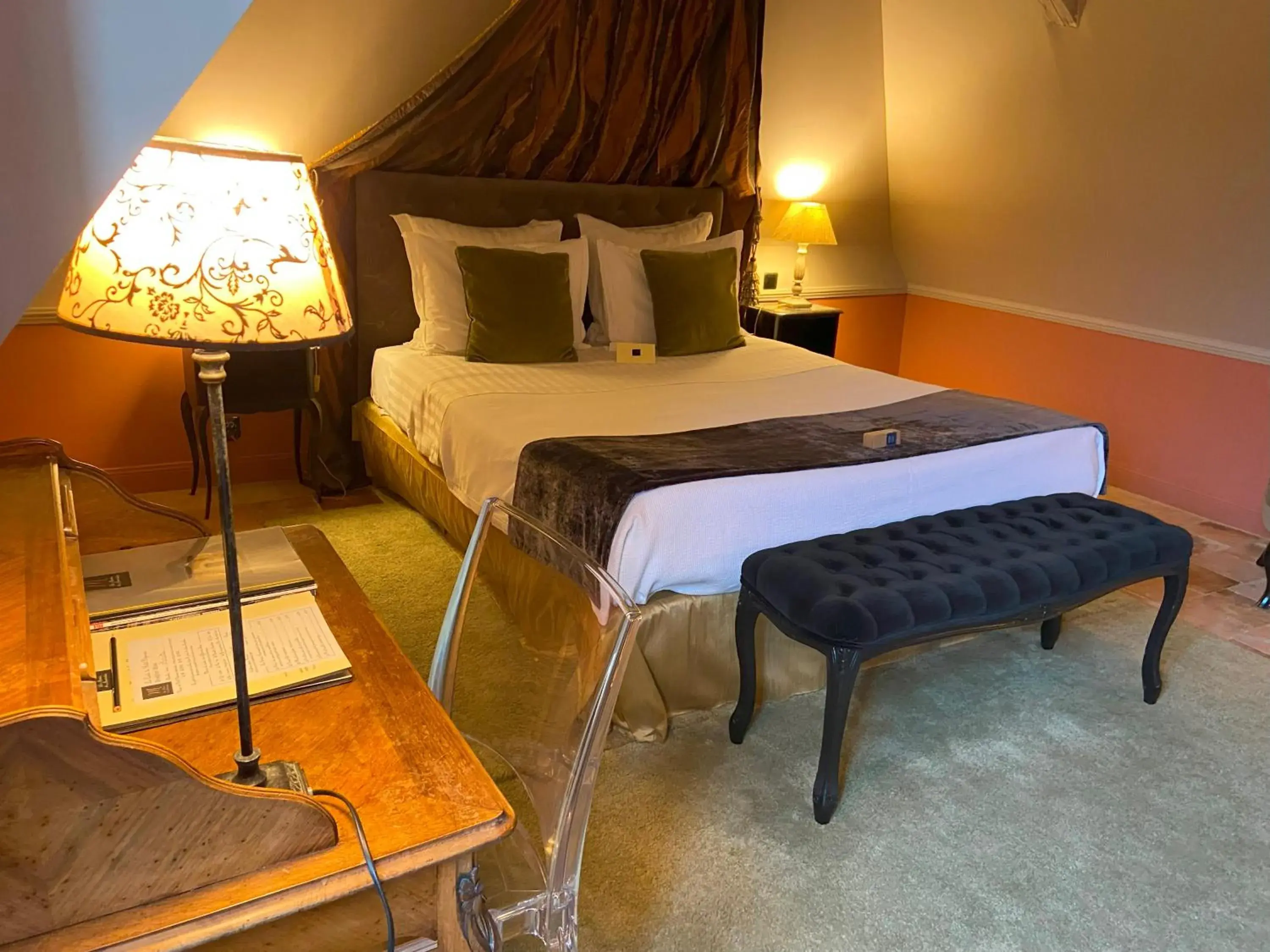 Double Room with Private Bathroom - single occupancy in Le Manoir de Maucartier Double Room with Private Bathroom - single occupancy in Le Manoir de Maucartier