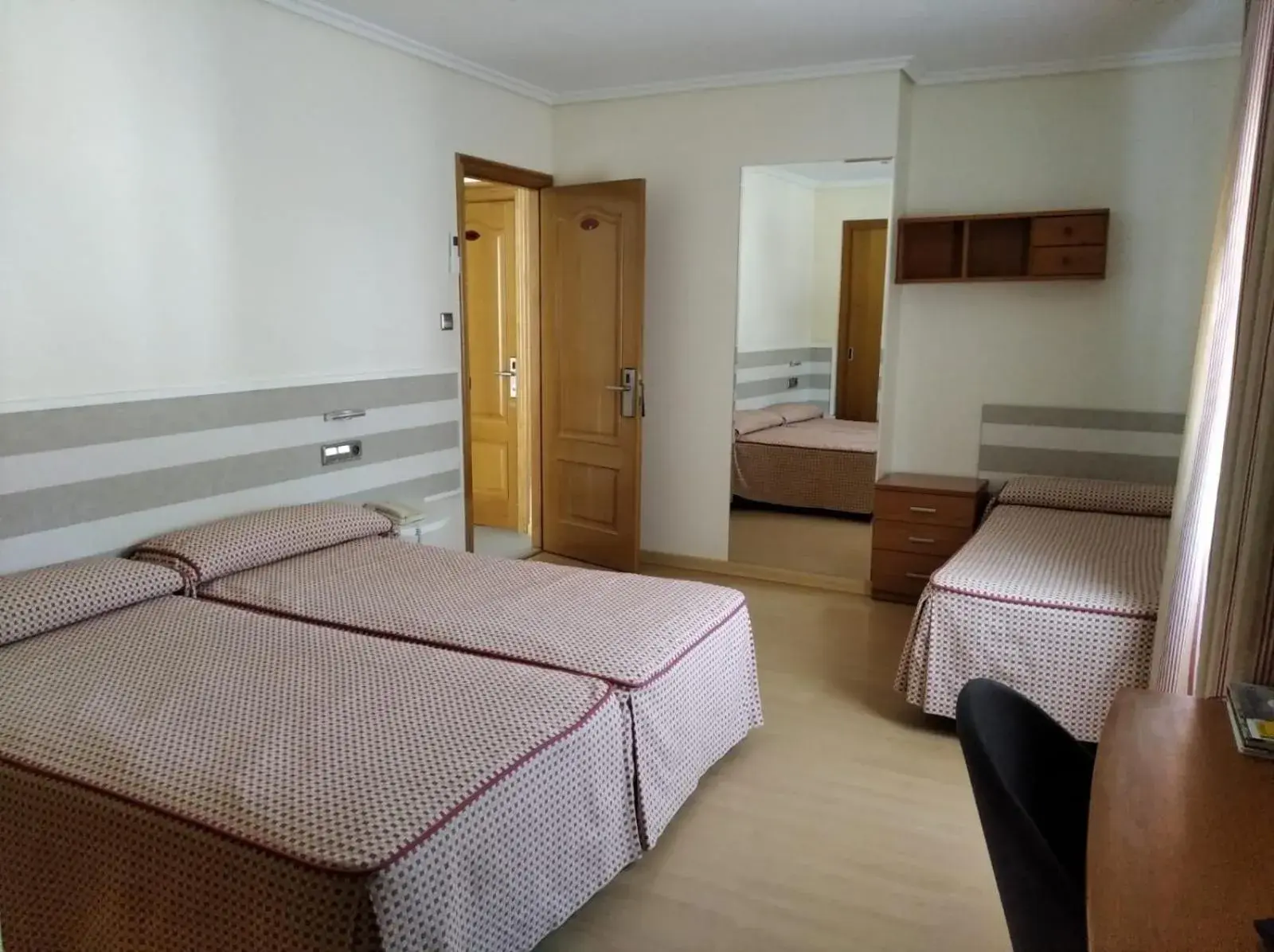 Triple Room in Hotel Miramar Playa America Nigran Triple Room in Hotel Miramar Playa America Nigran