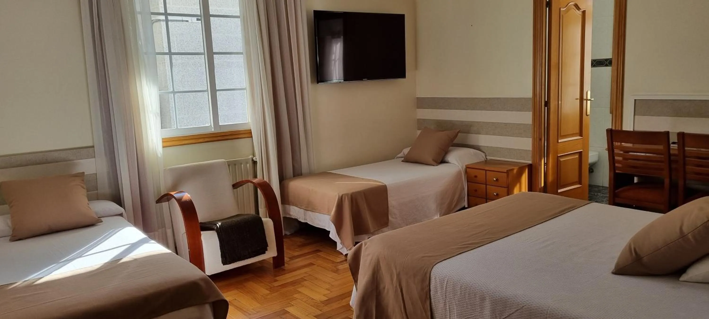 Family, Bed in Hotel Miramar Playa America Nigran