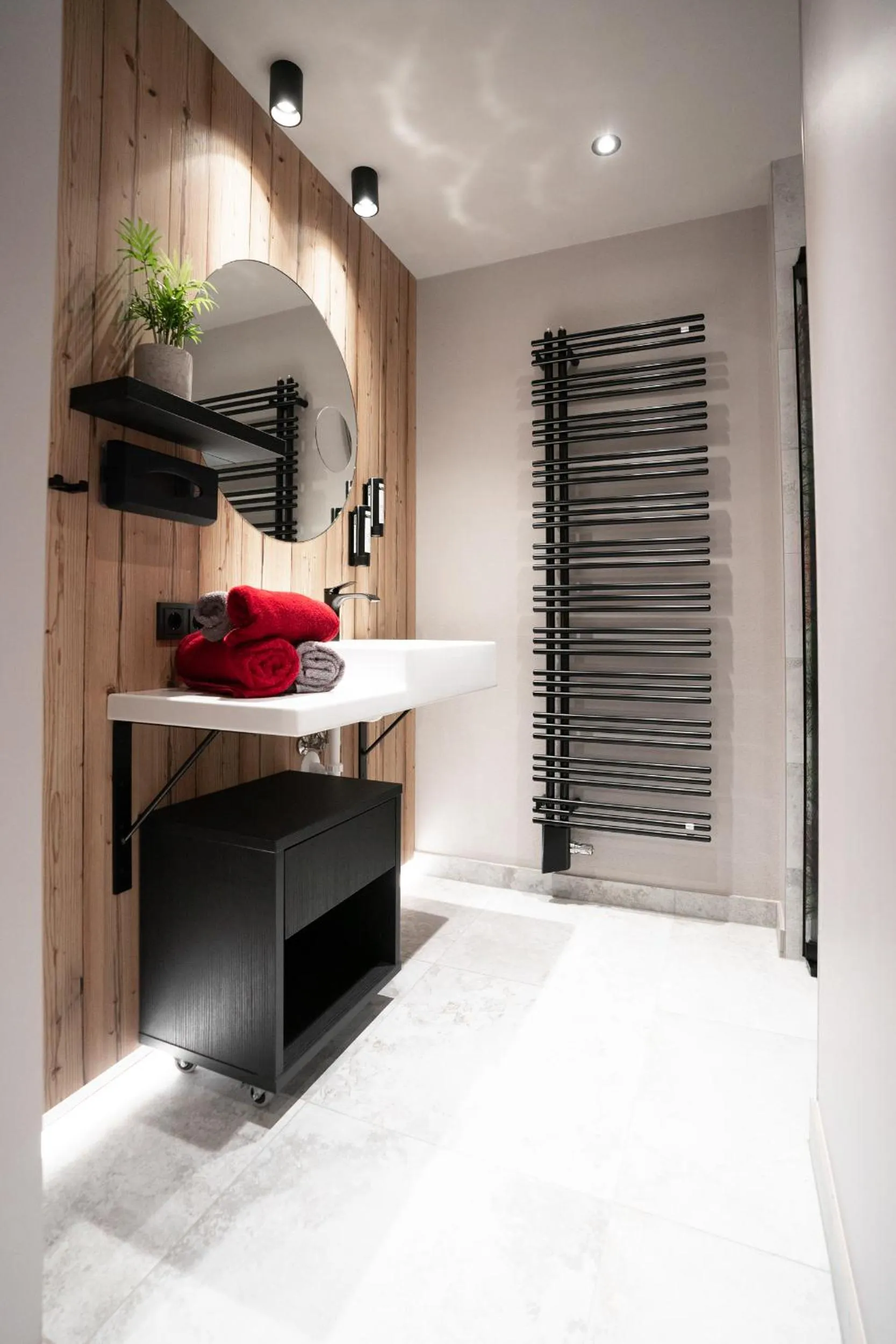 Bathroom, Bed in Hotel Astrid - Ski In - Ski Out