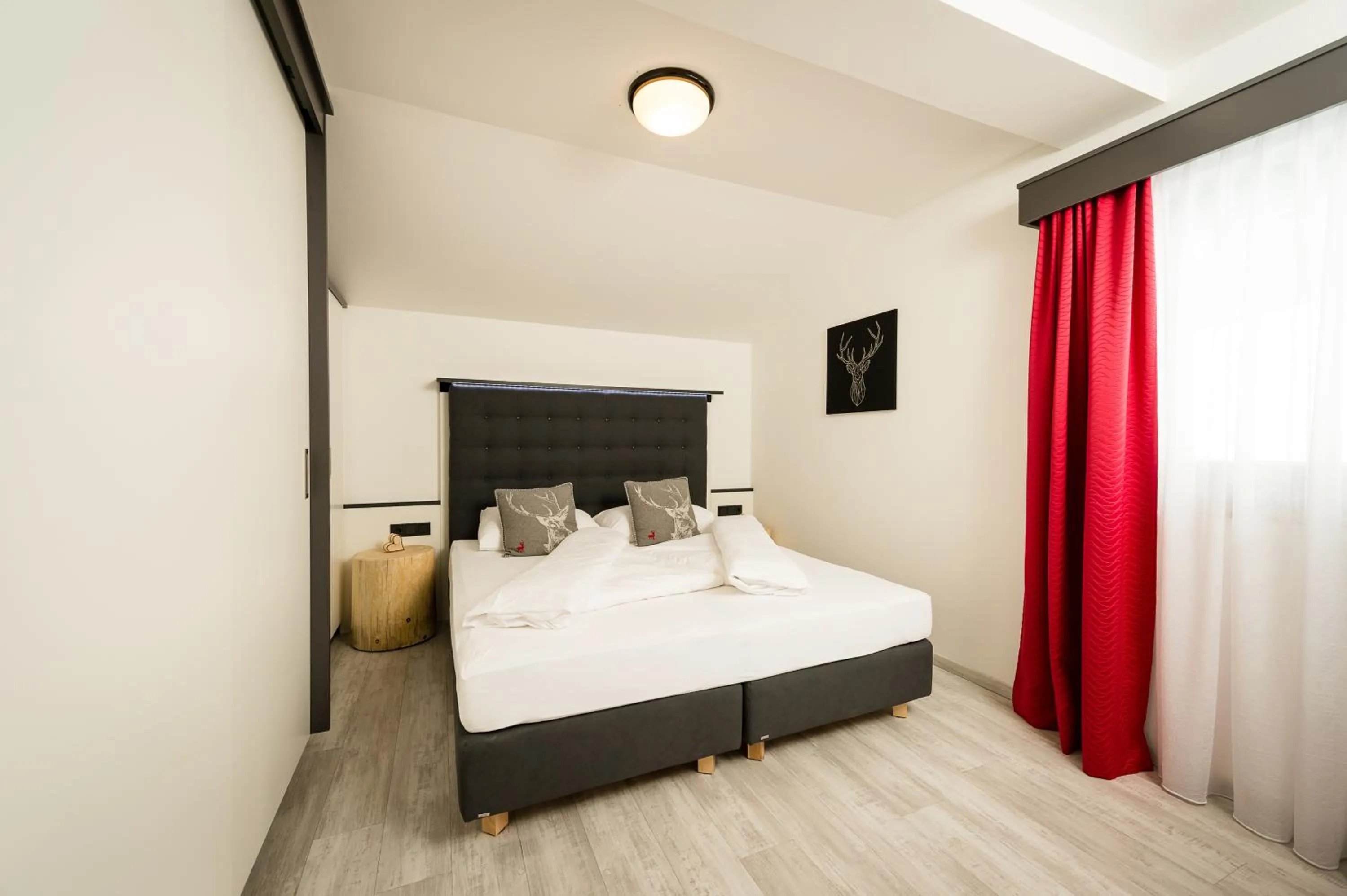 Bedroom, Bed in Hotel Astrid - Ski In - Ski Out