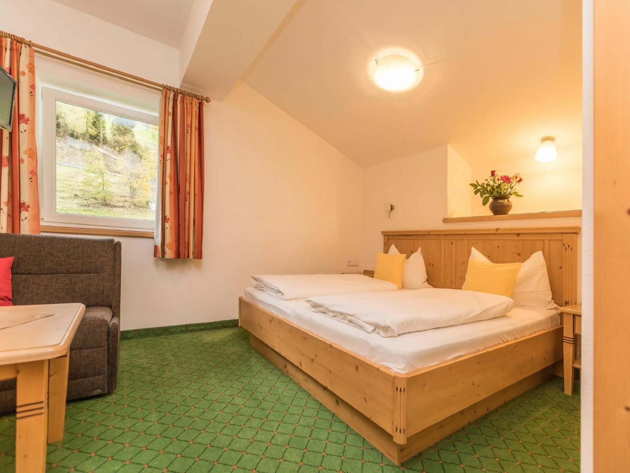 Bedroom, Bed in Alpenhof Apartments