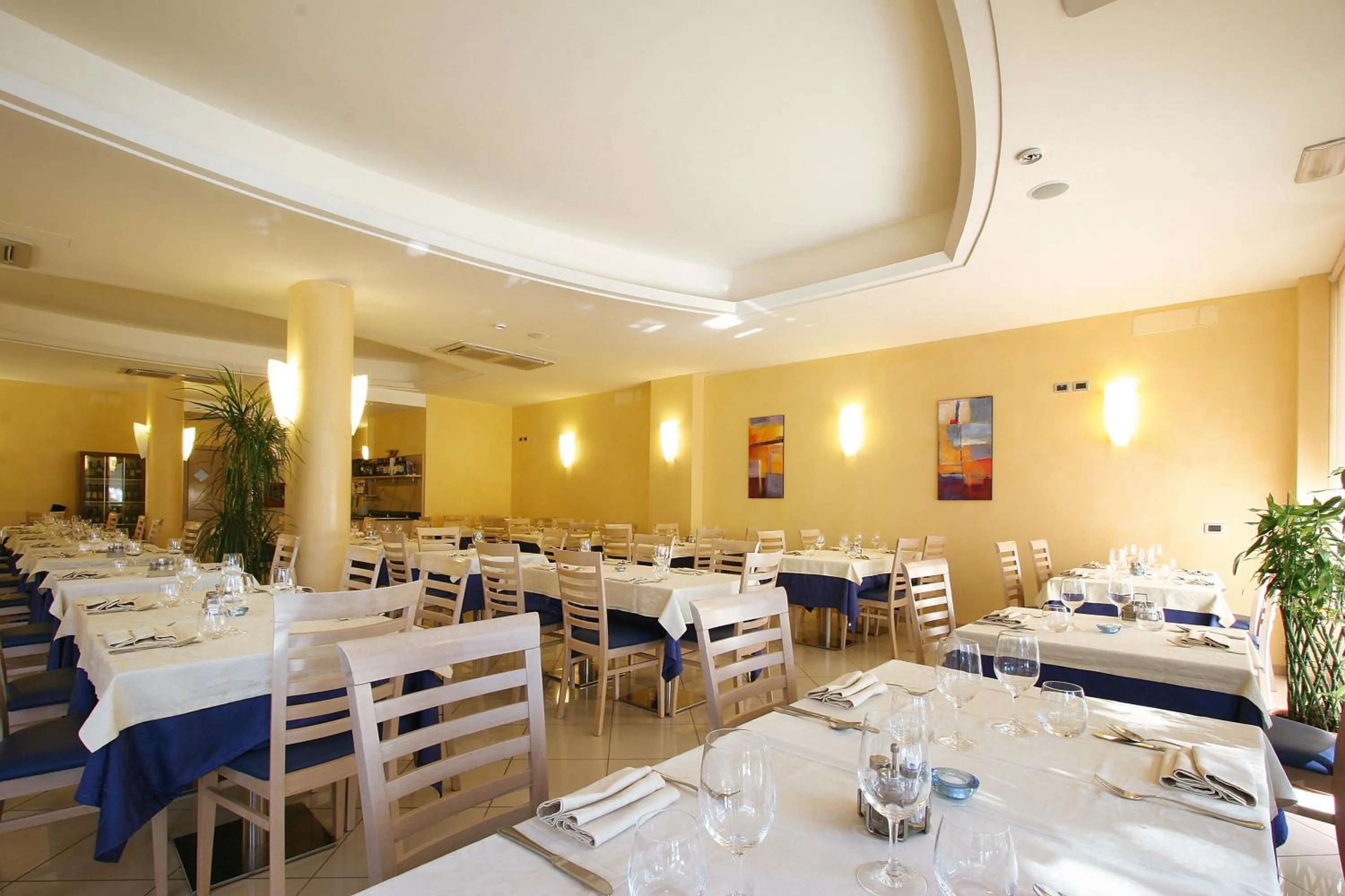 Restaurant/places to eat in Hotel Bologna