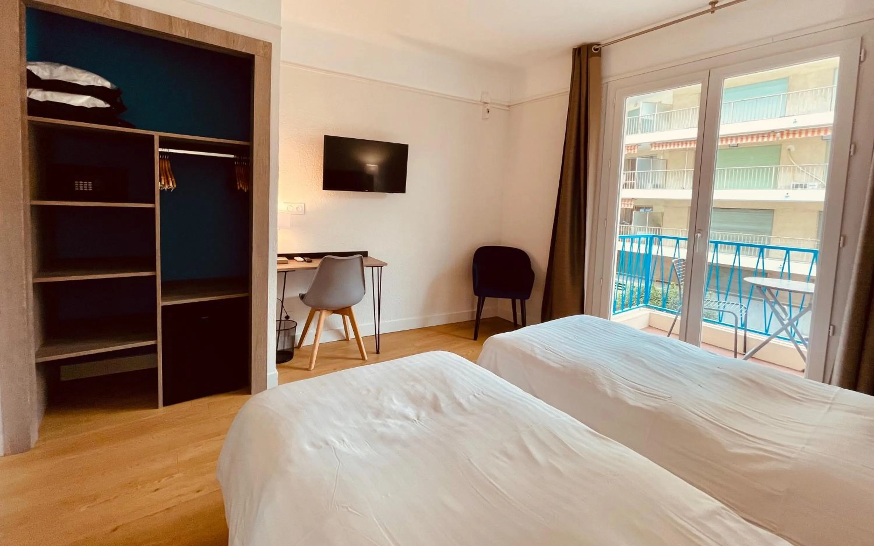 Bedroom, Bed in Hotel Courbet