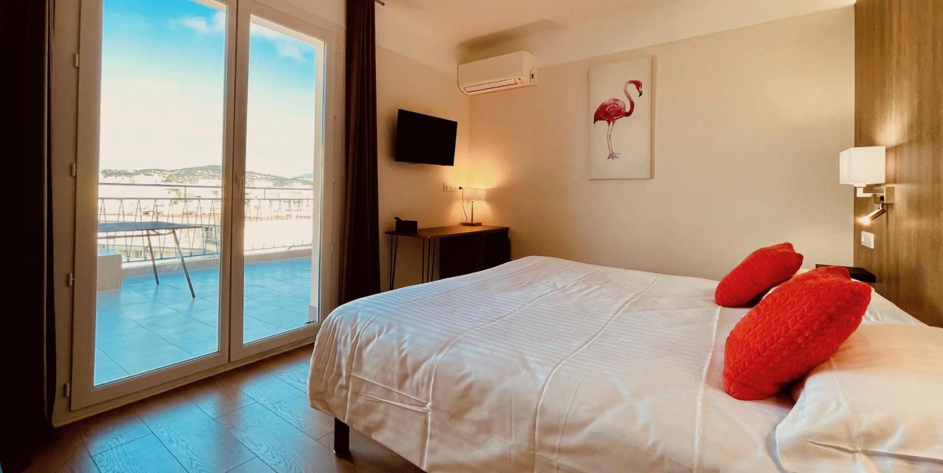 Photo of the whole room, Bed in Hotel Courbet