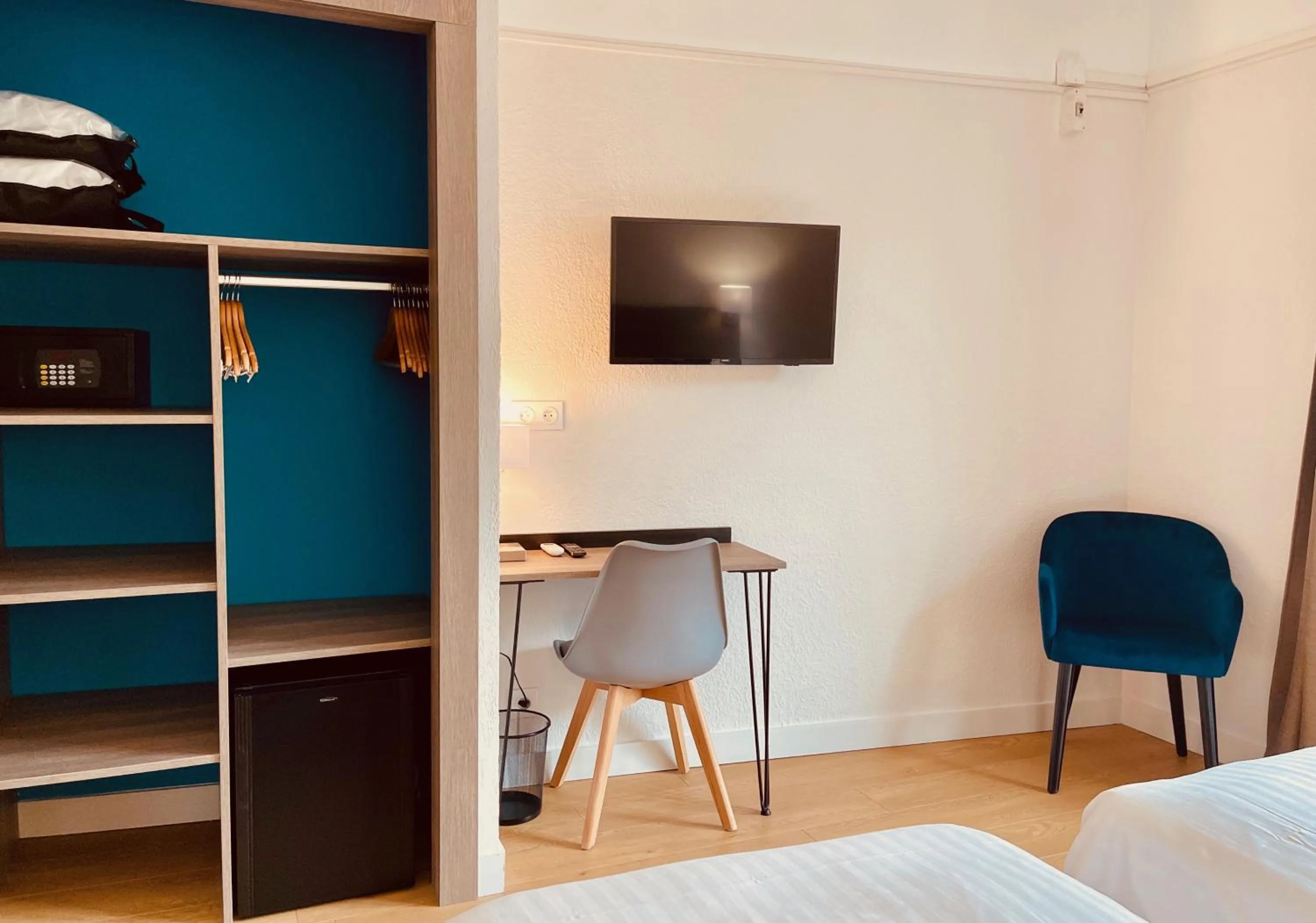 Bedroom, Bed in Hotel Courbet