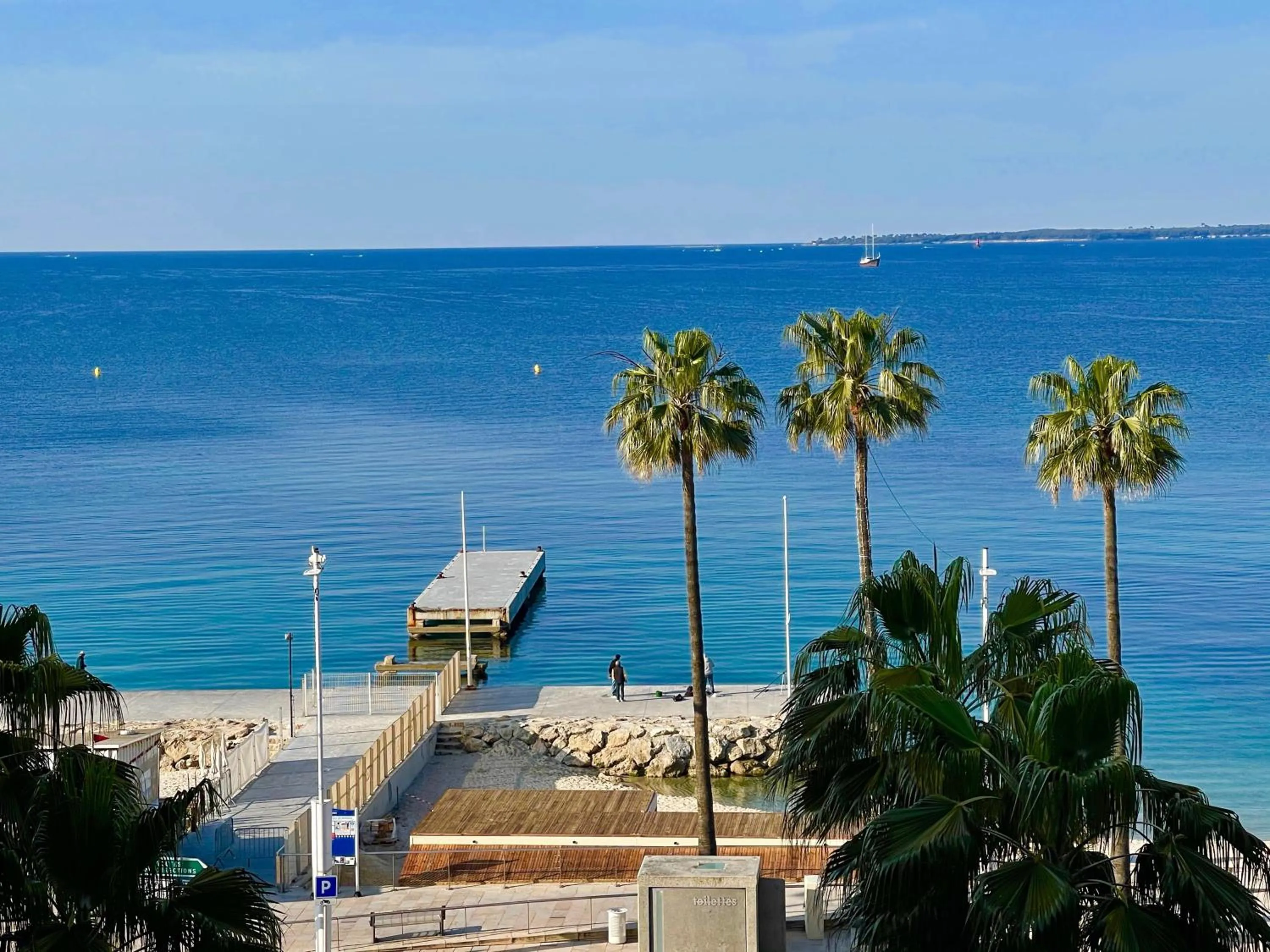 Natural landscape in Hotel Courbet