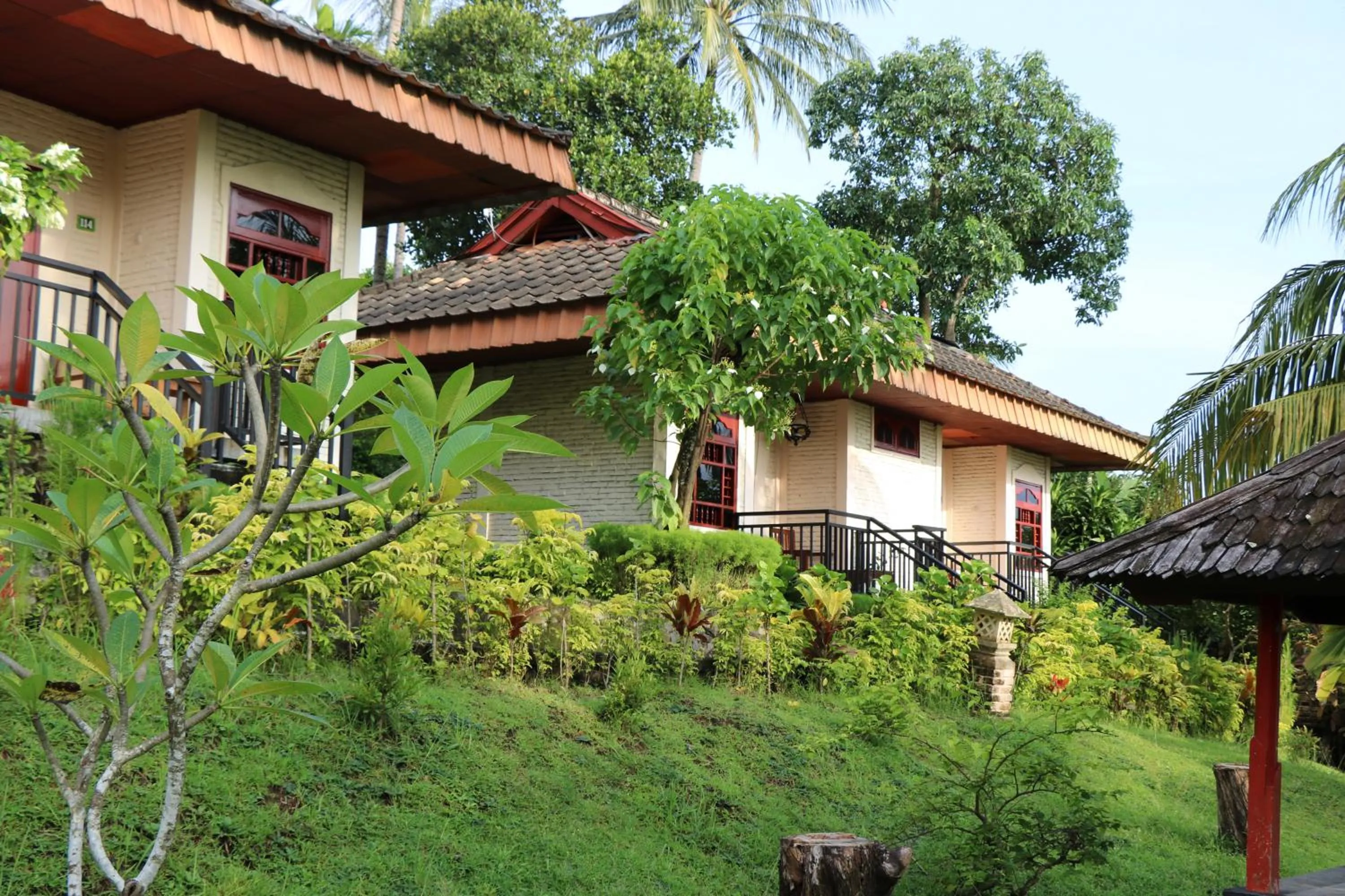 Puri Bunga Beach Cottages