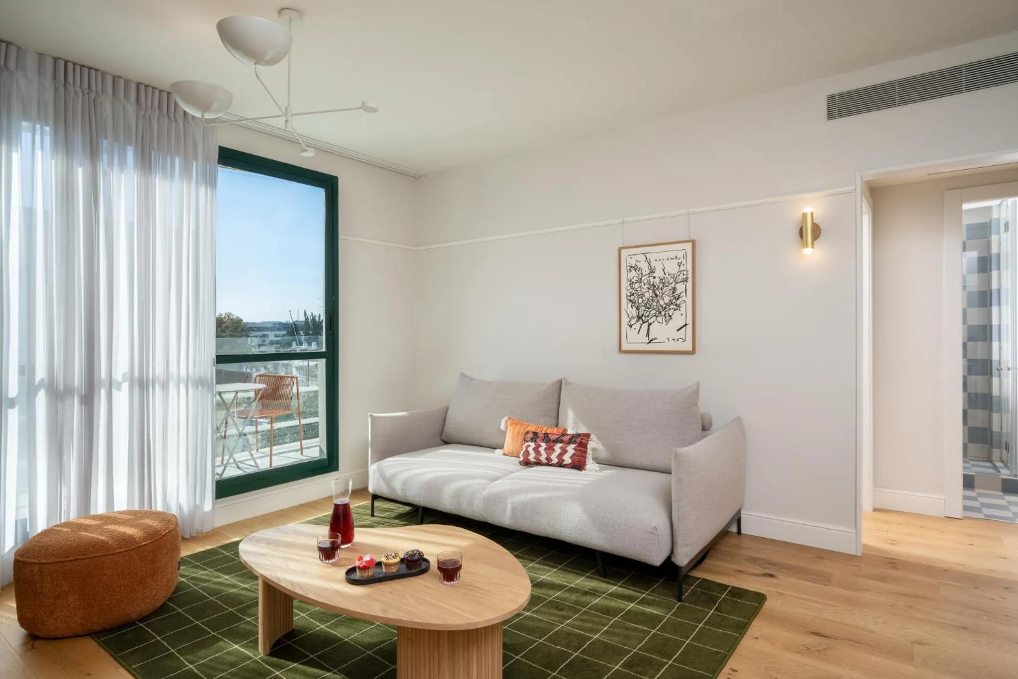 Living room, Bed in master Mazeh