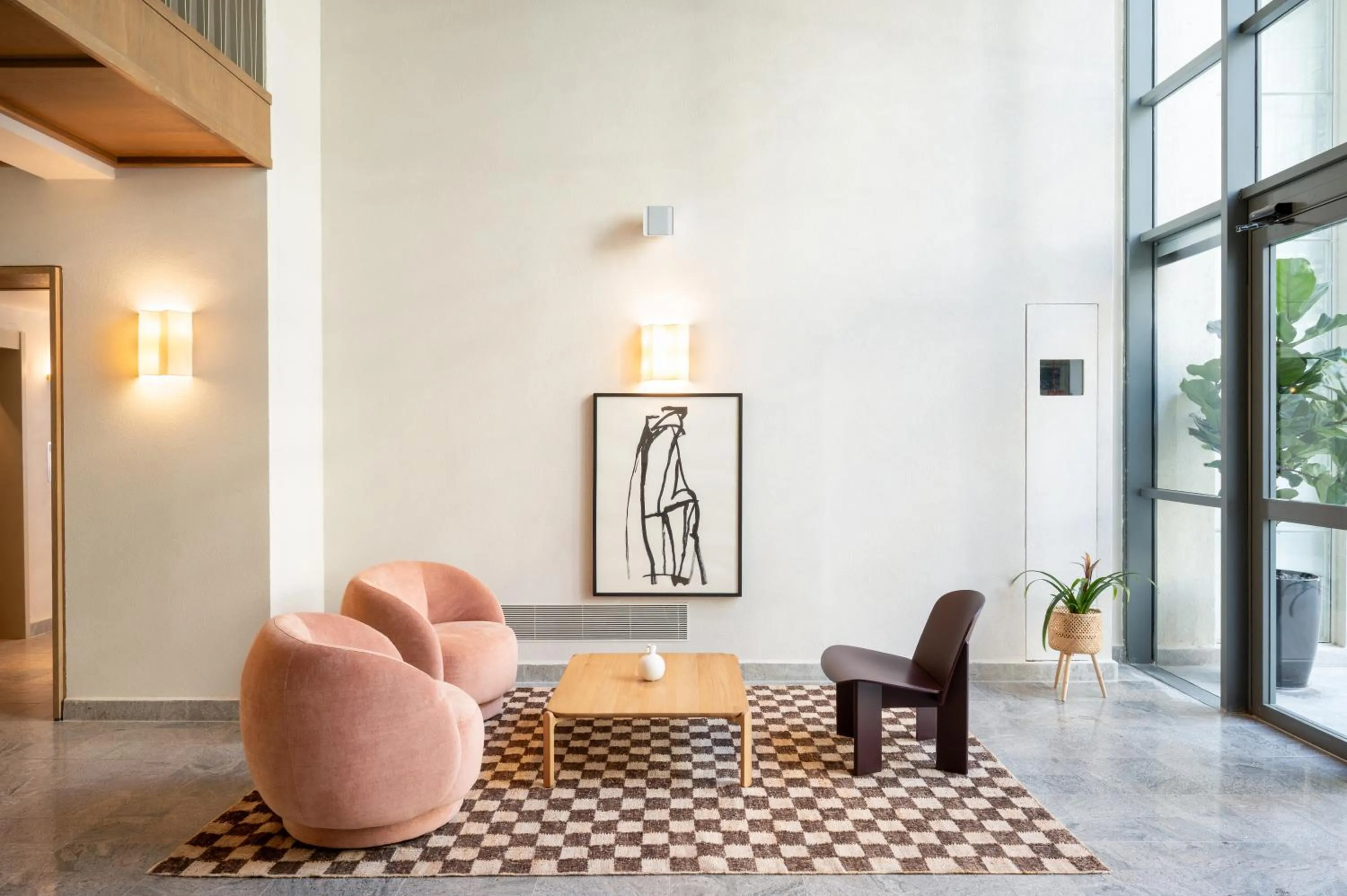 Communal lounge/ TV room in master Mazeh