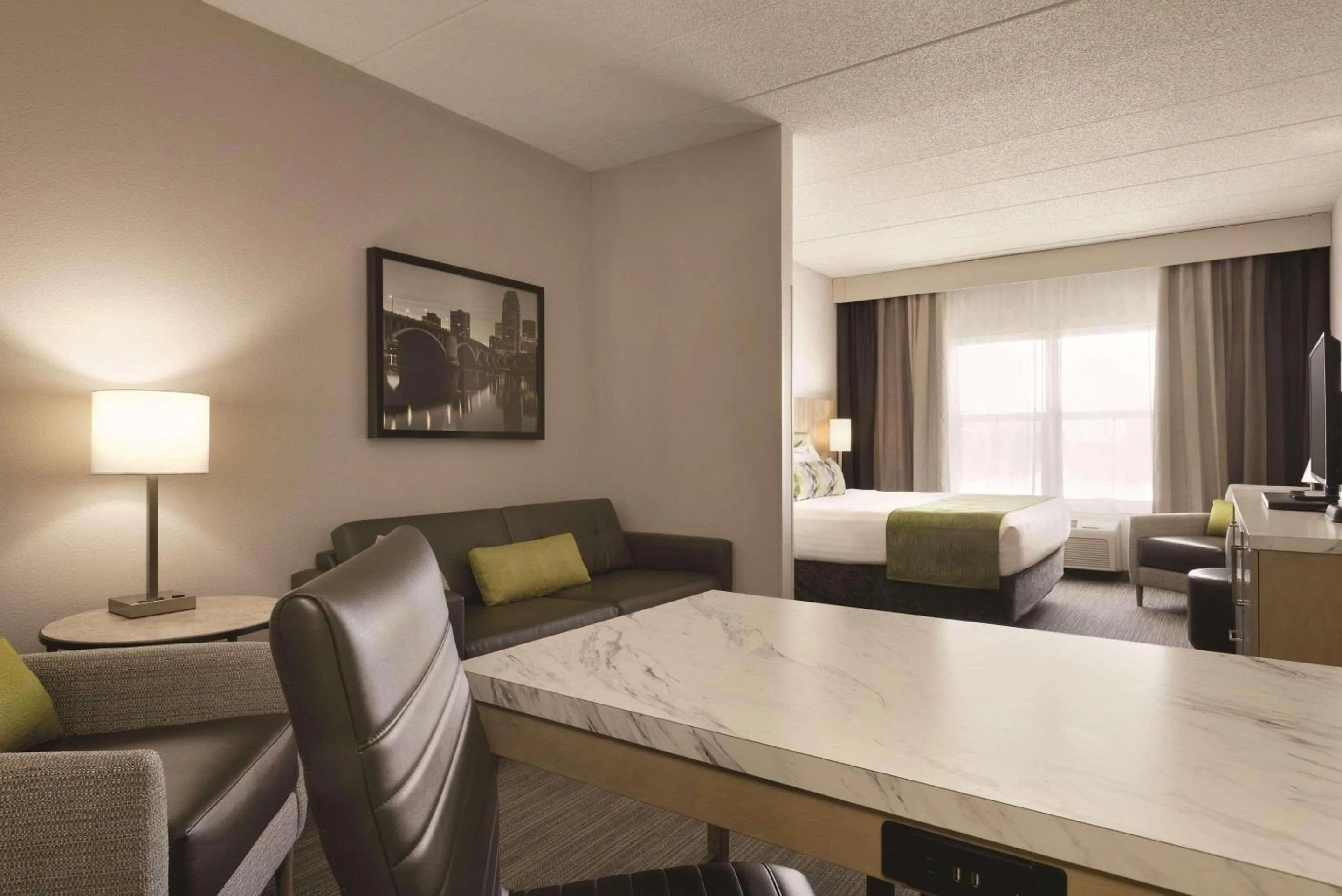 Bedroom, Bed in Country Inn & Suites by Radisson, Shoreview-Mounds View, MN