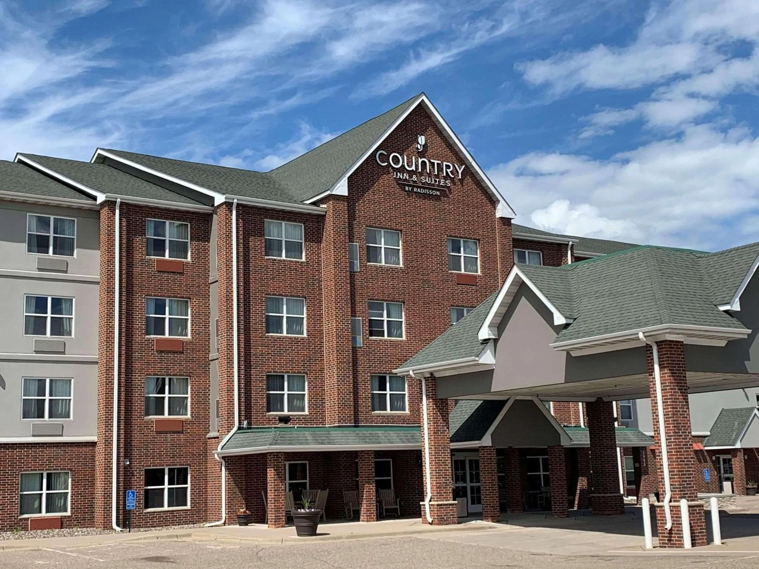 Property building in Country Inn & Suites by Radisson, Shoreview-Mounds View, MN
