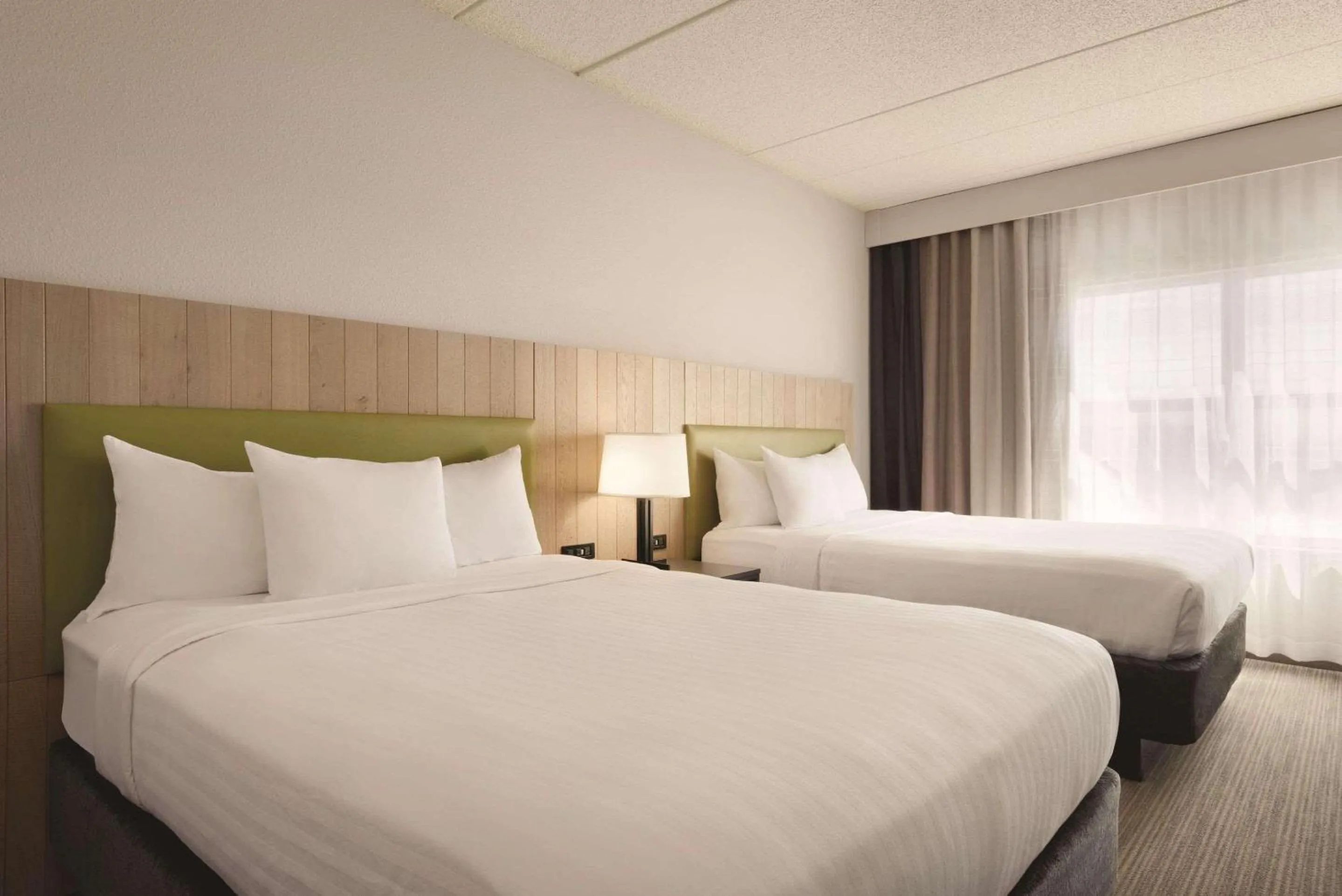 Bedroom, Bed in Country Inn & Suites by Radisson, Shoreview-Mounds View, MN