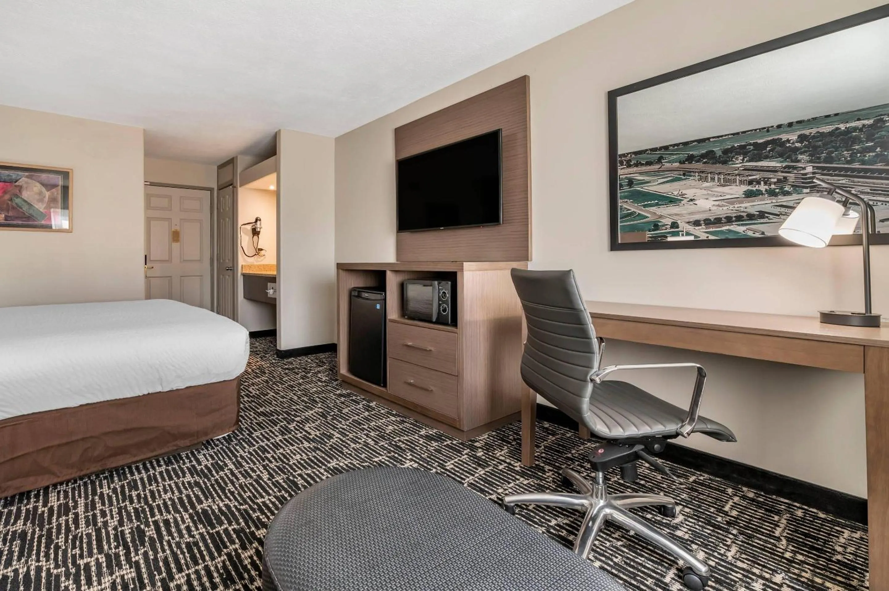 Bedroom, Bed in Clarion Pointe Indianapolis Airport