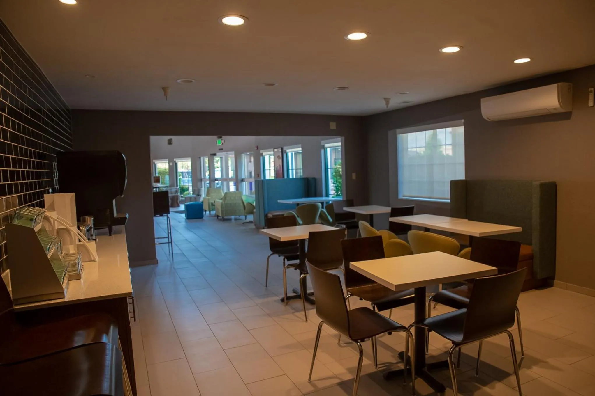 Restaurant/places to eat in Clarion Pointe Indianapolis Airport