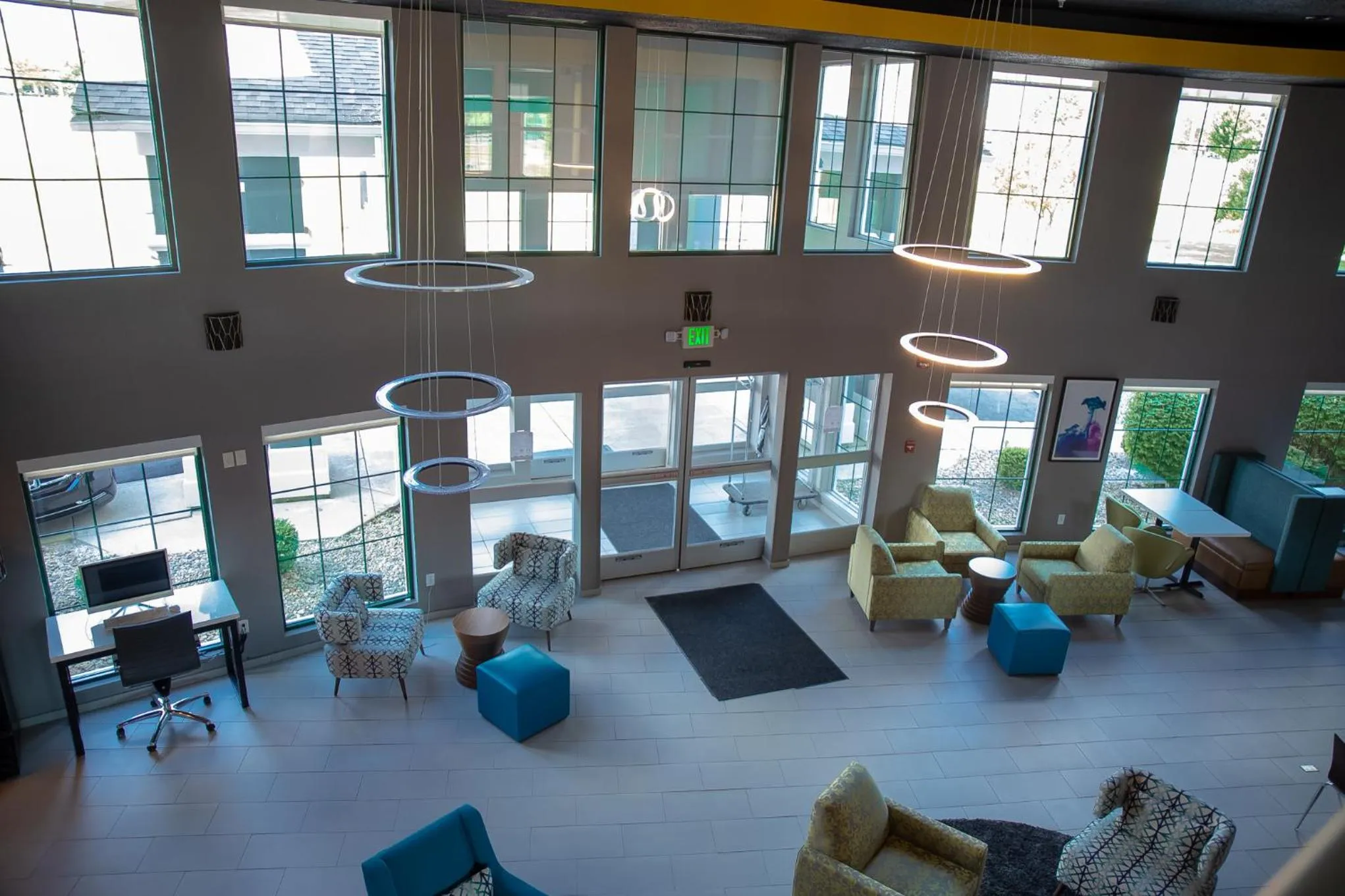 Lounge or bar in Clarion Pointe Indianapolis Airport