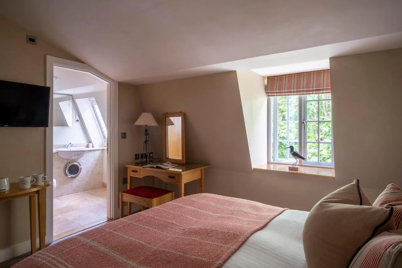 Shower, Bed in South Sands Hotel