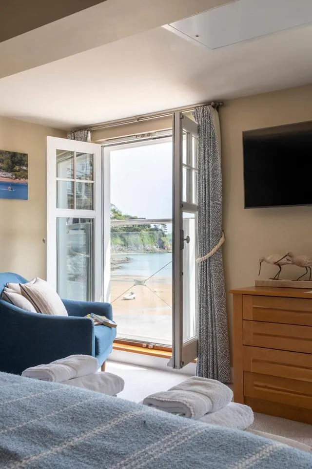 View (from property/room), Bed in South Sands Hotel