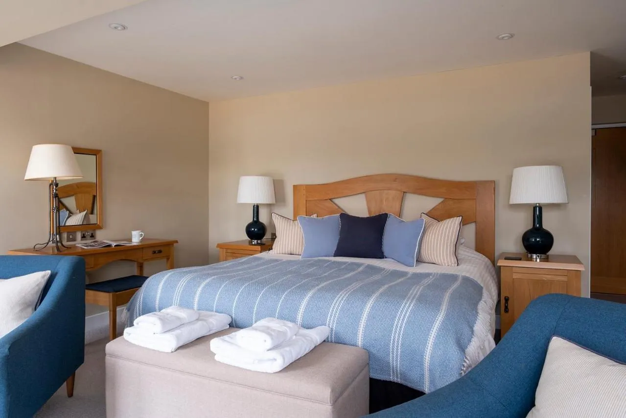 Shower, Bed in South Sands Hotel