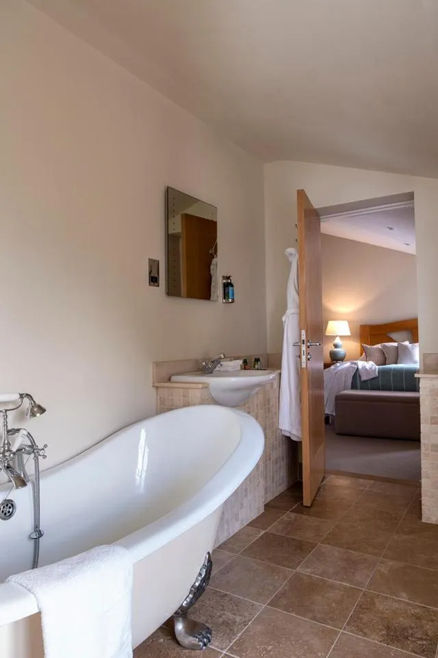 Bathroom, Bed in South Sands Hotel