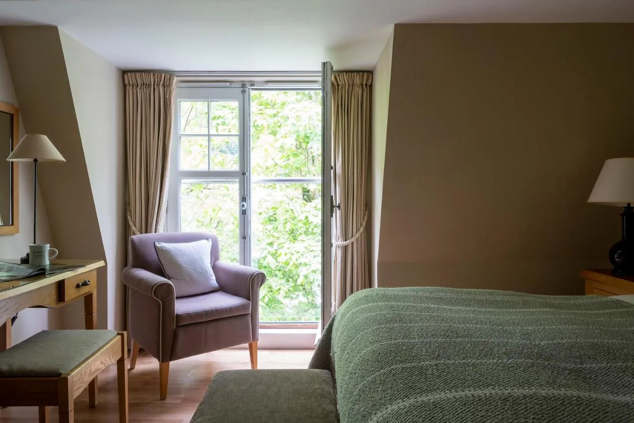 Shower, Bed in South Sands Hotel