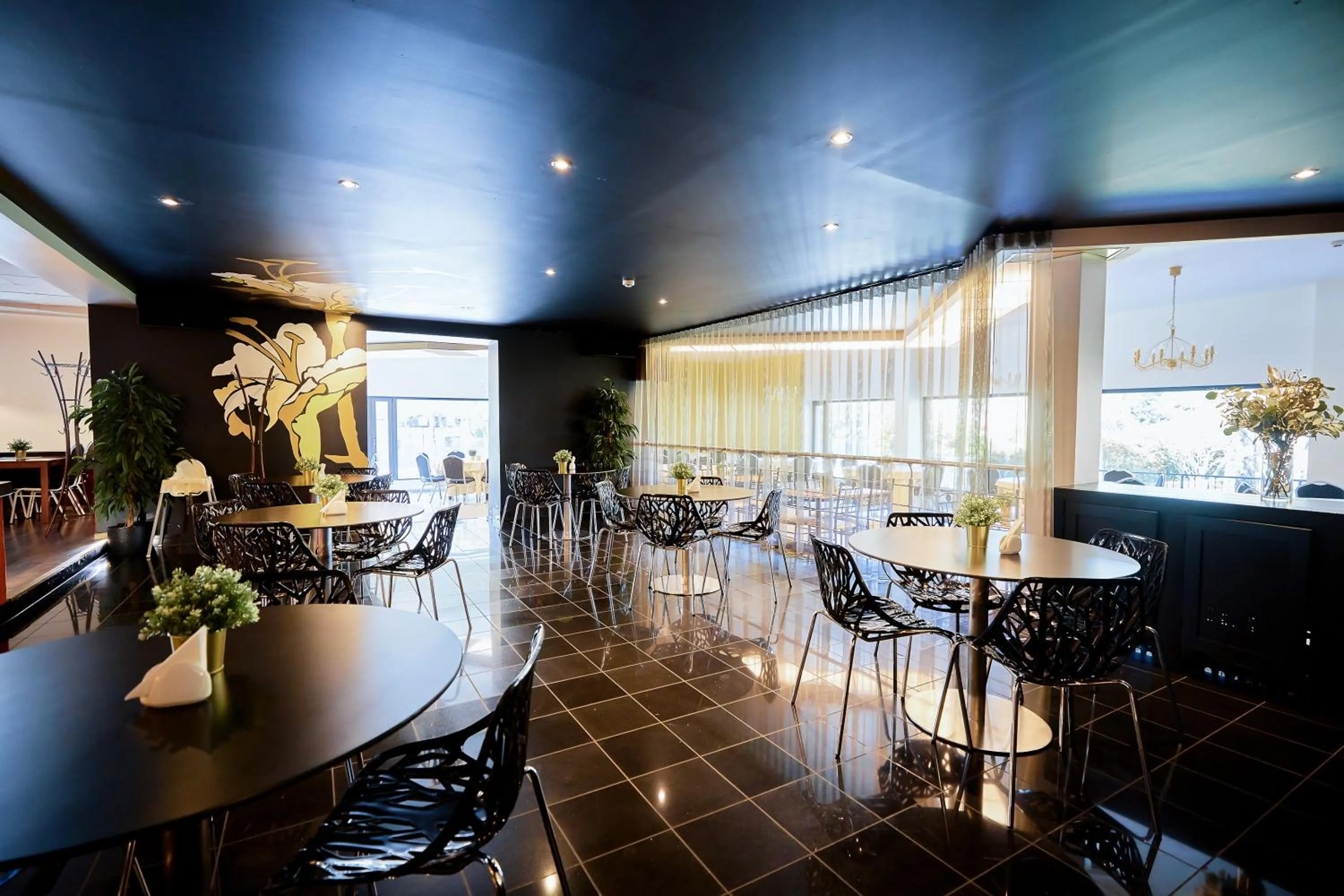 Restaurant/places to eat in Hotel Dzingel