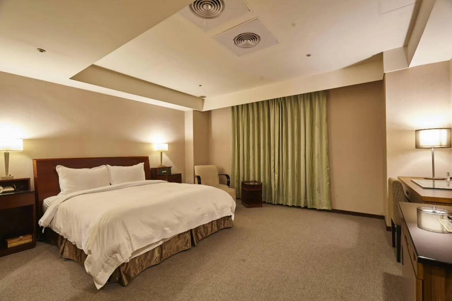 Bed in Family Hotel Taipei