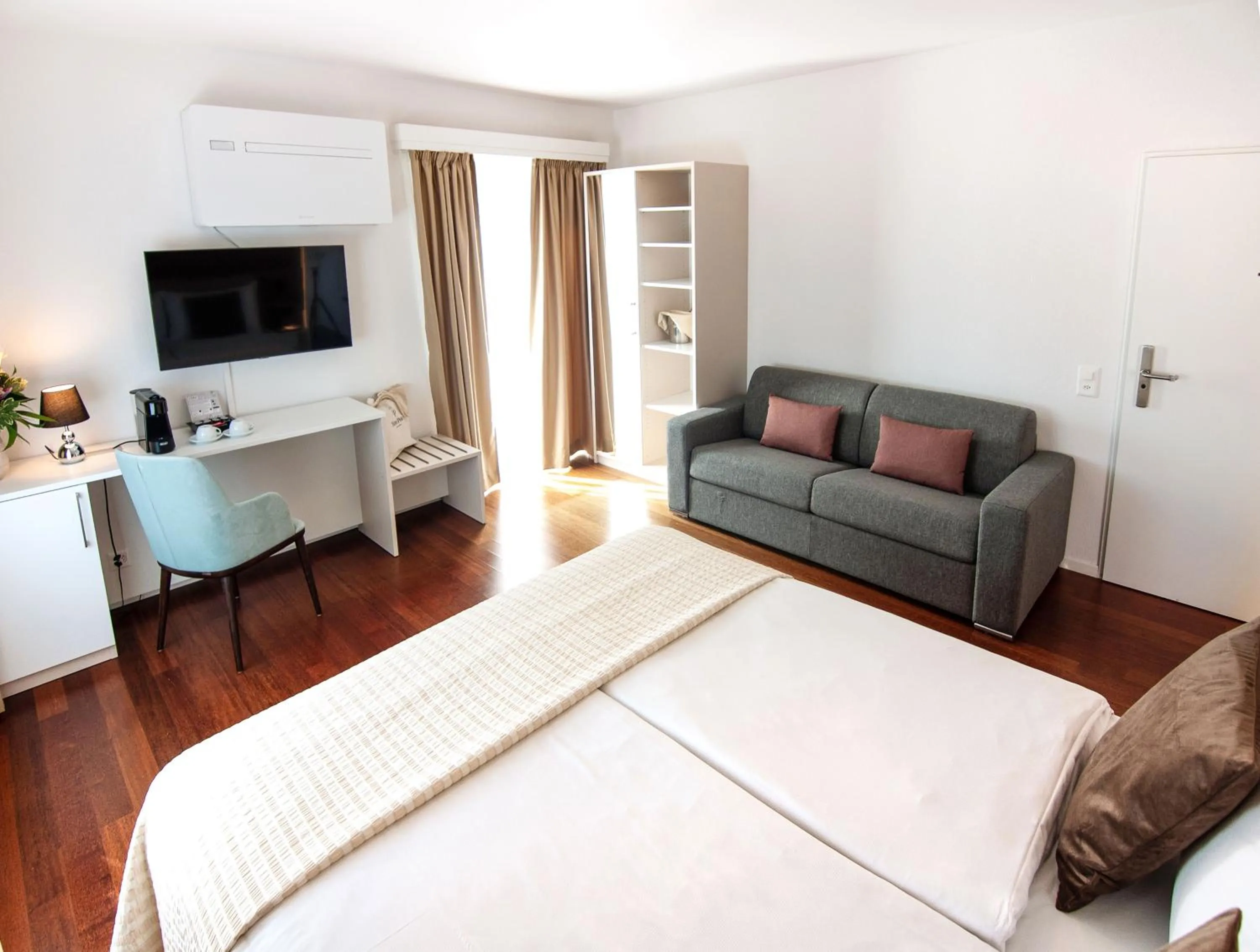 Photo of the whole room, Bed in Hotel Polo