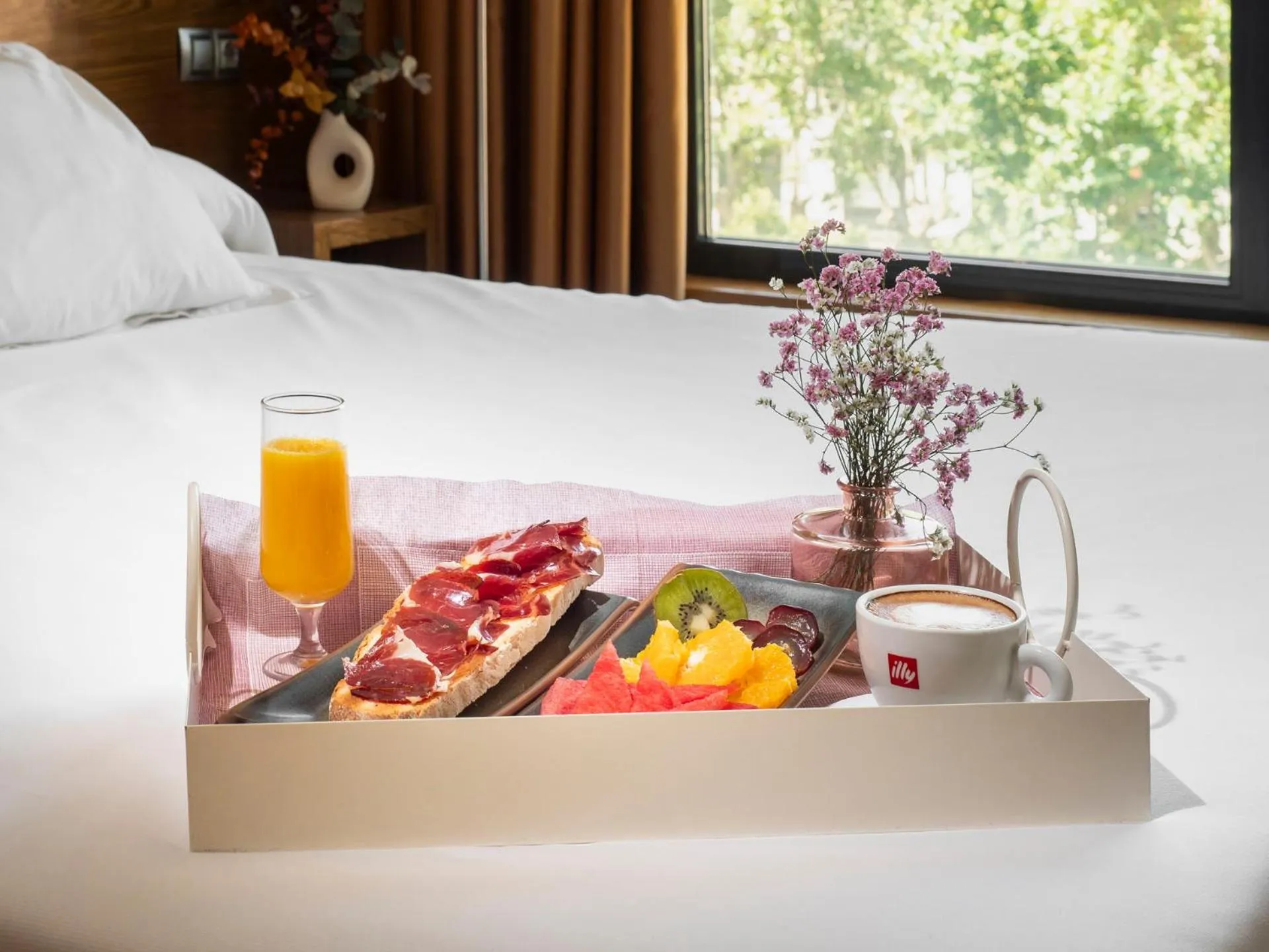 room service, Bed in Hotel Duero