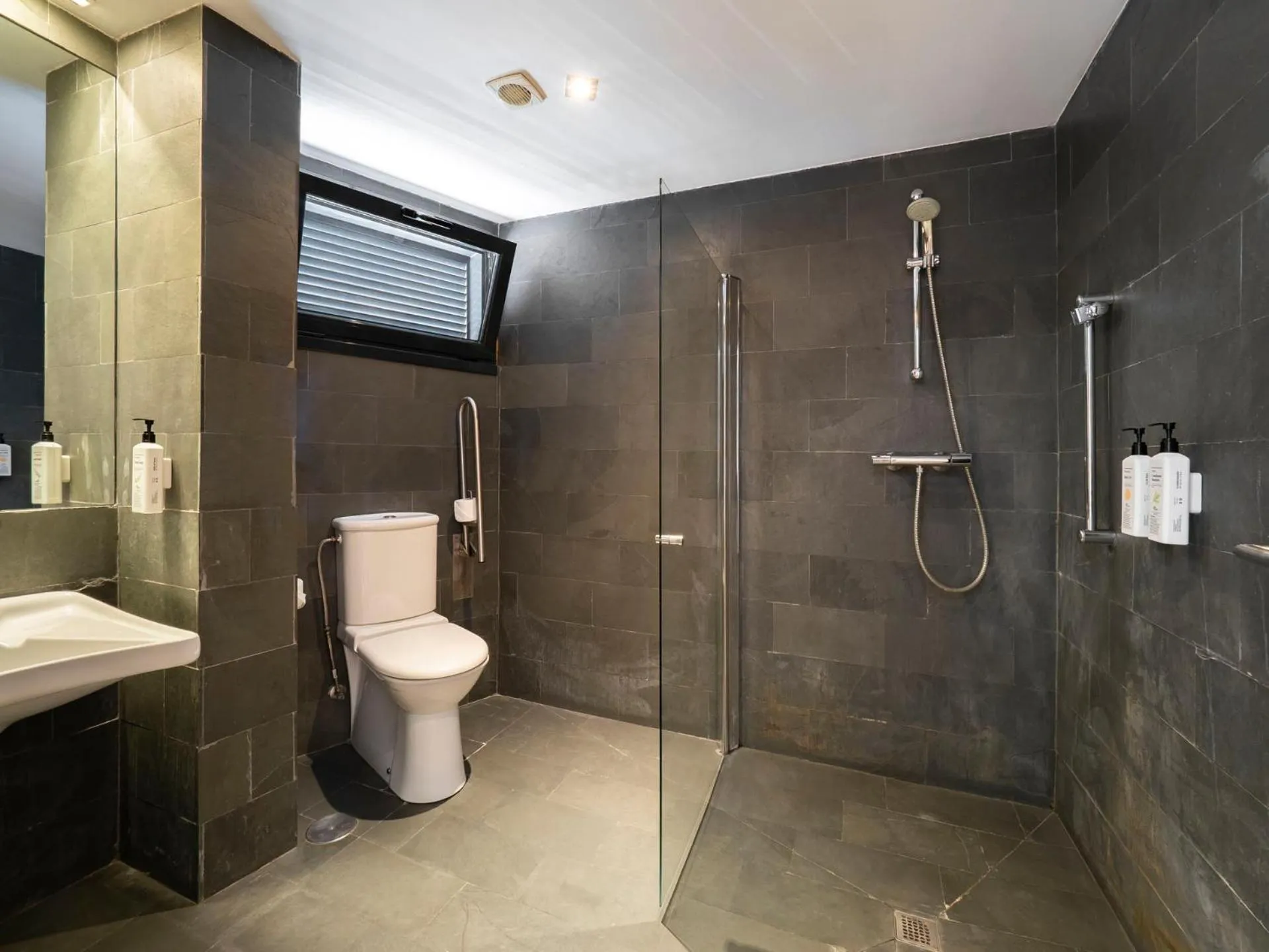 Shower in Hotel Duero