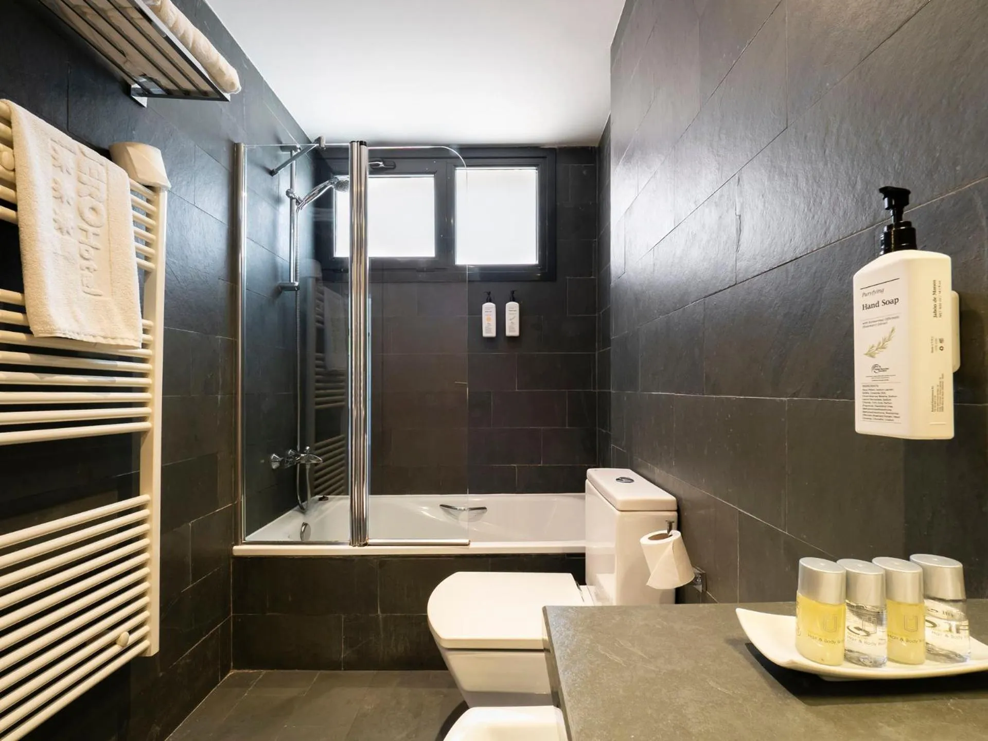 Bathroom in Hotel Duero