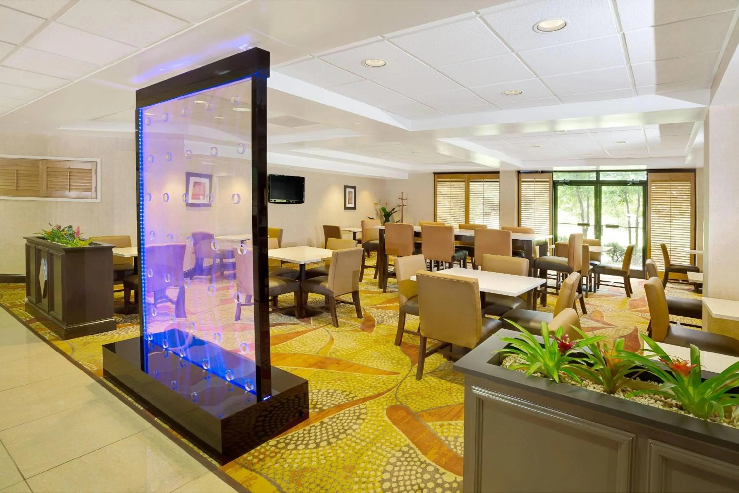 Lobby or reception in Wingate by Wyndham Raleigh Durham / Airport