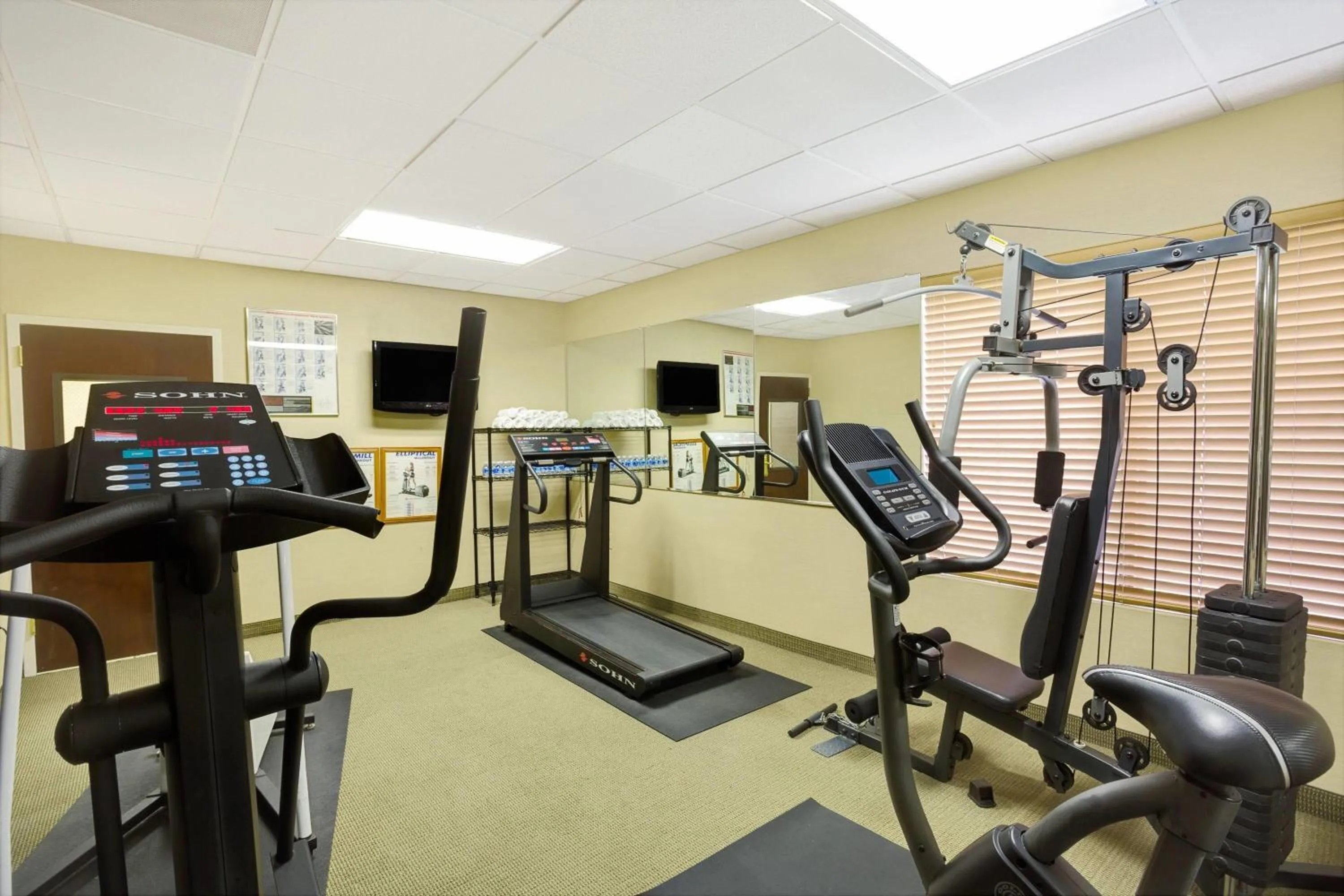 Fitness centre/facilities in Wingate by Wyndham Raleigh Durham / Airport
