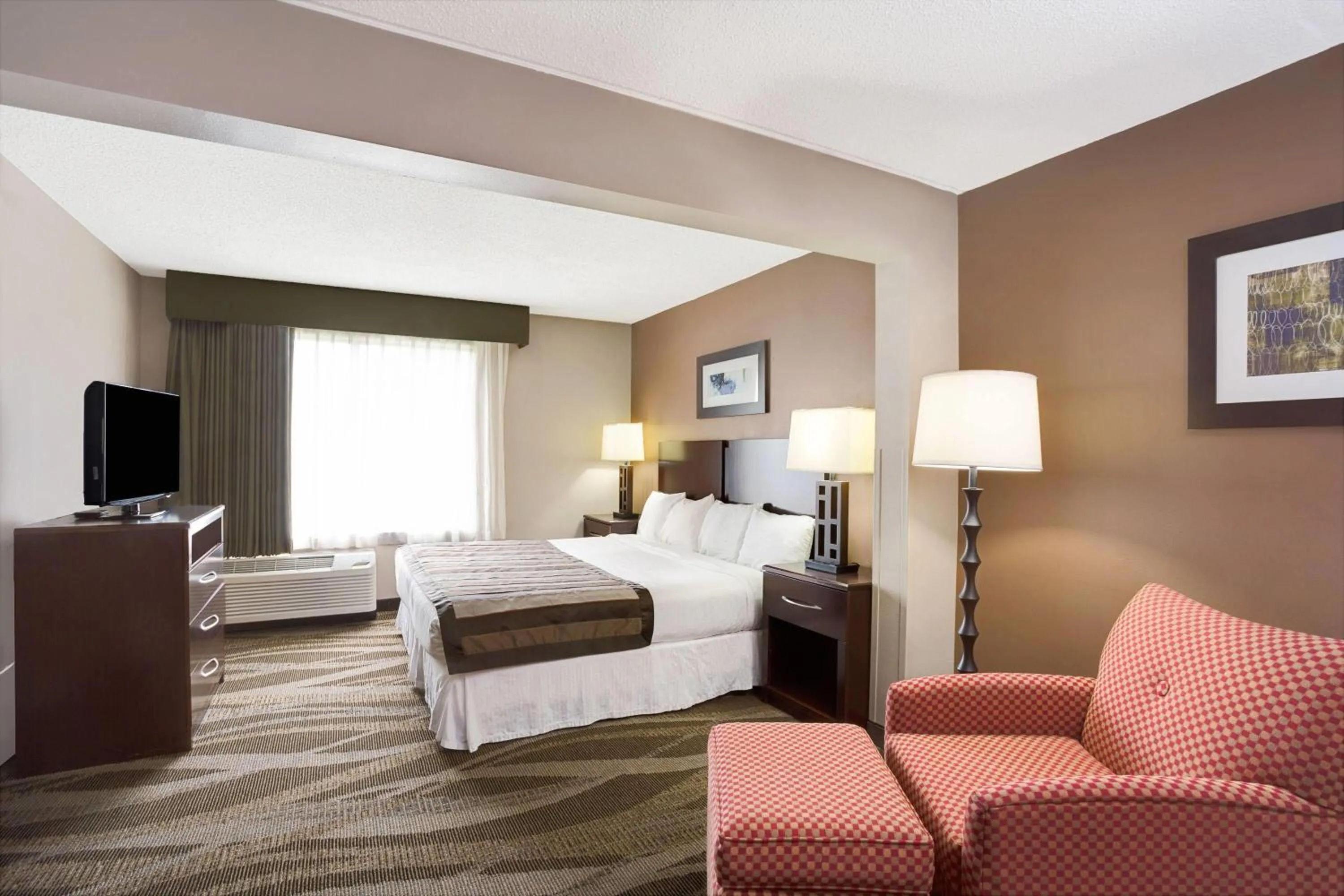 Photo of the whole room, Bed in Wingate by Wyndham Raleigh Durham / Airport