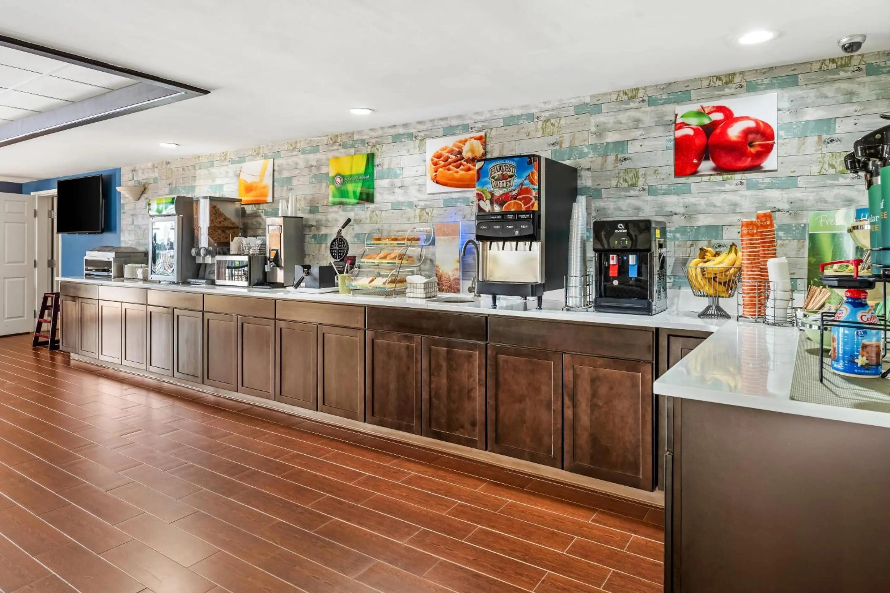 Breakfast in Quality Inn & Suites near Robins Air Force Base