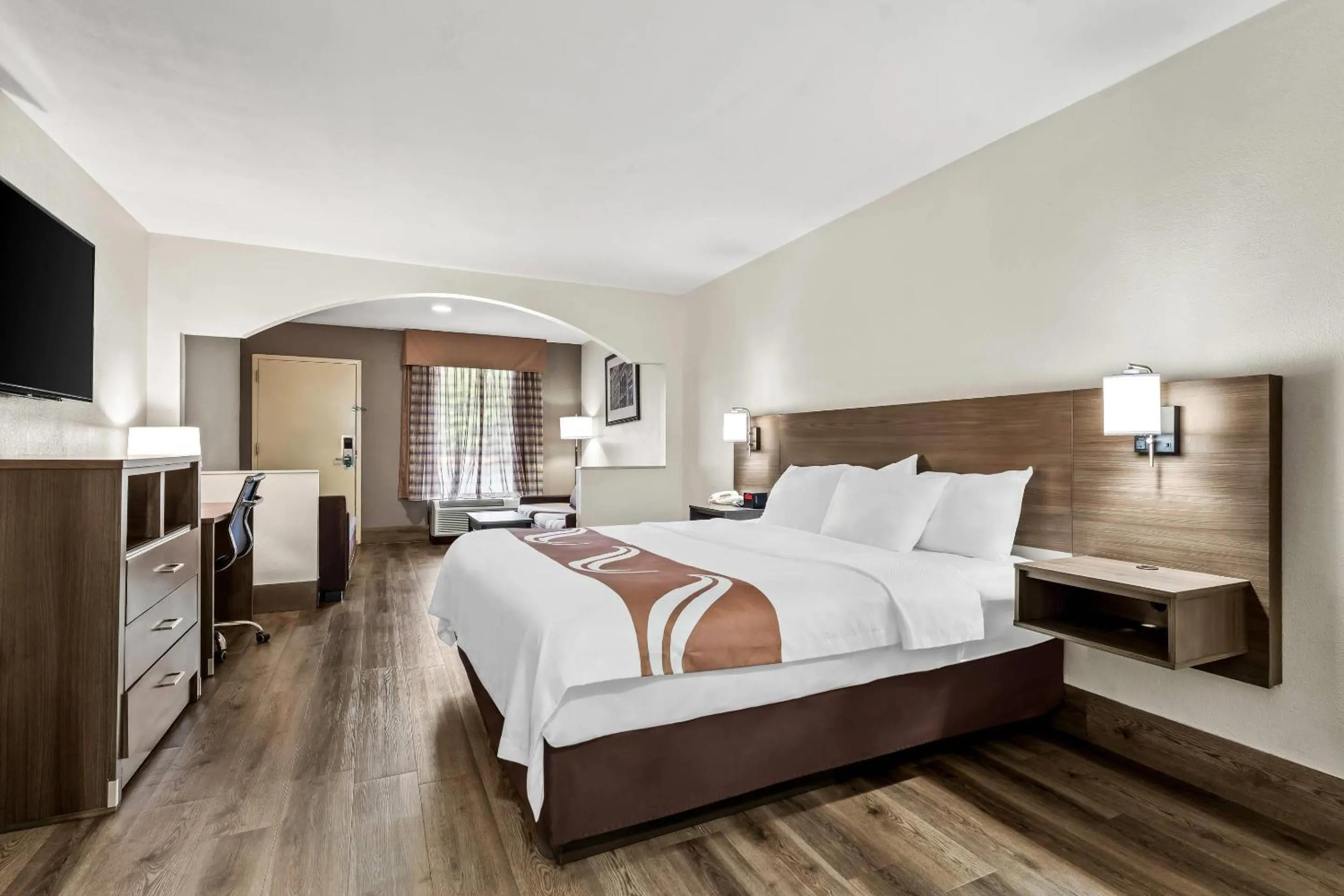 Bedroom, Bed in Quality Inn & Suites near Robins Air Force Base