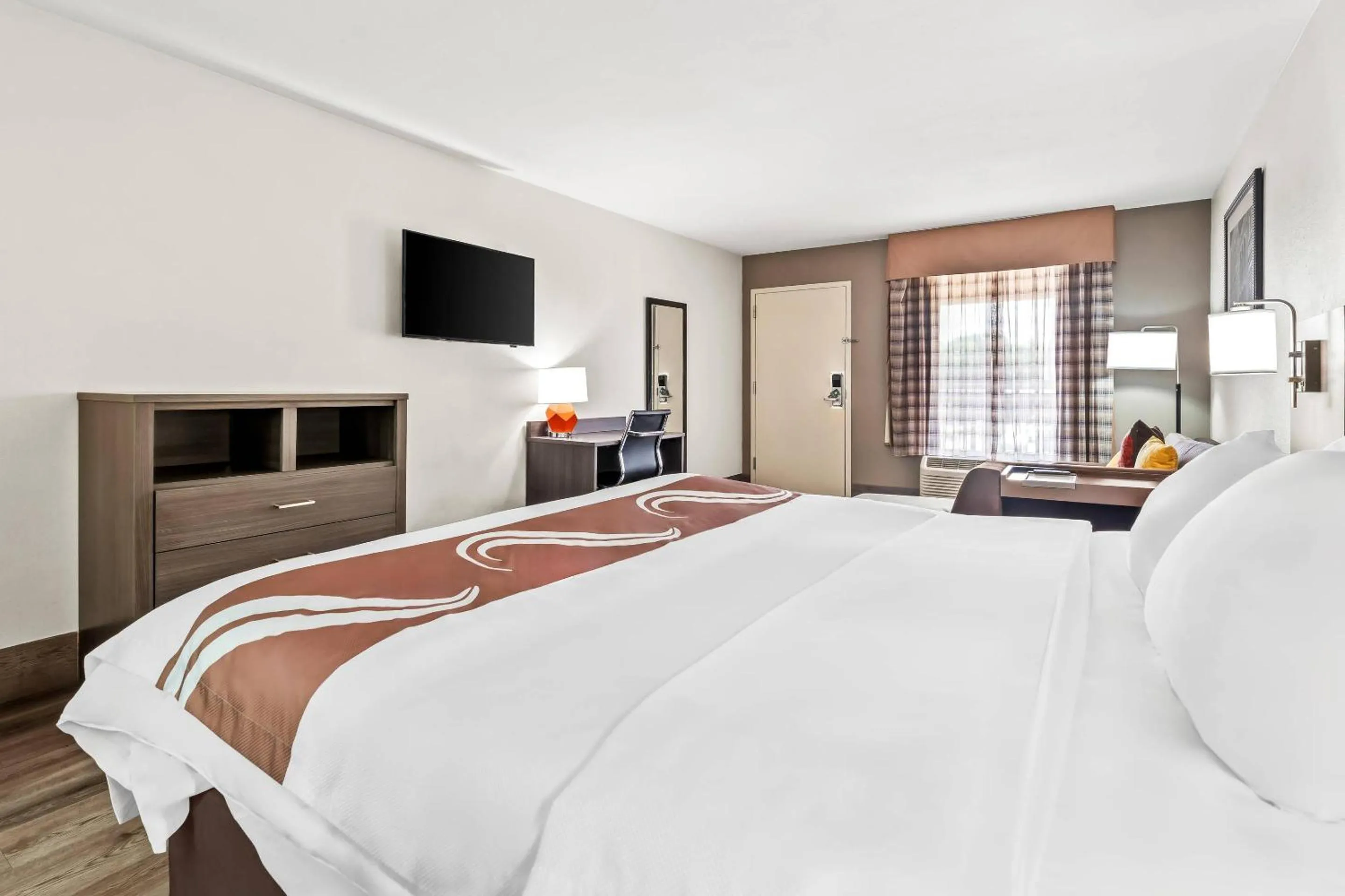 Bedroom, Bed in Quality Inn & Suites near Robins Air Force Base