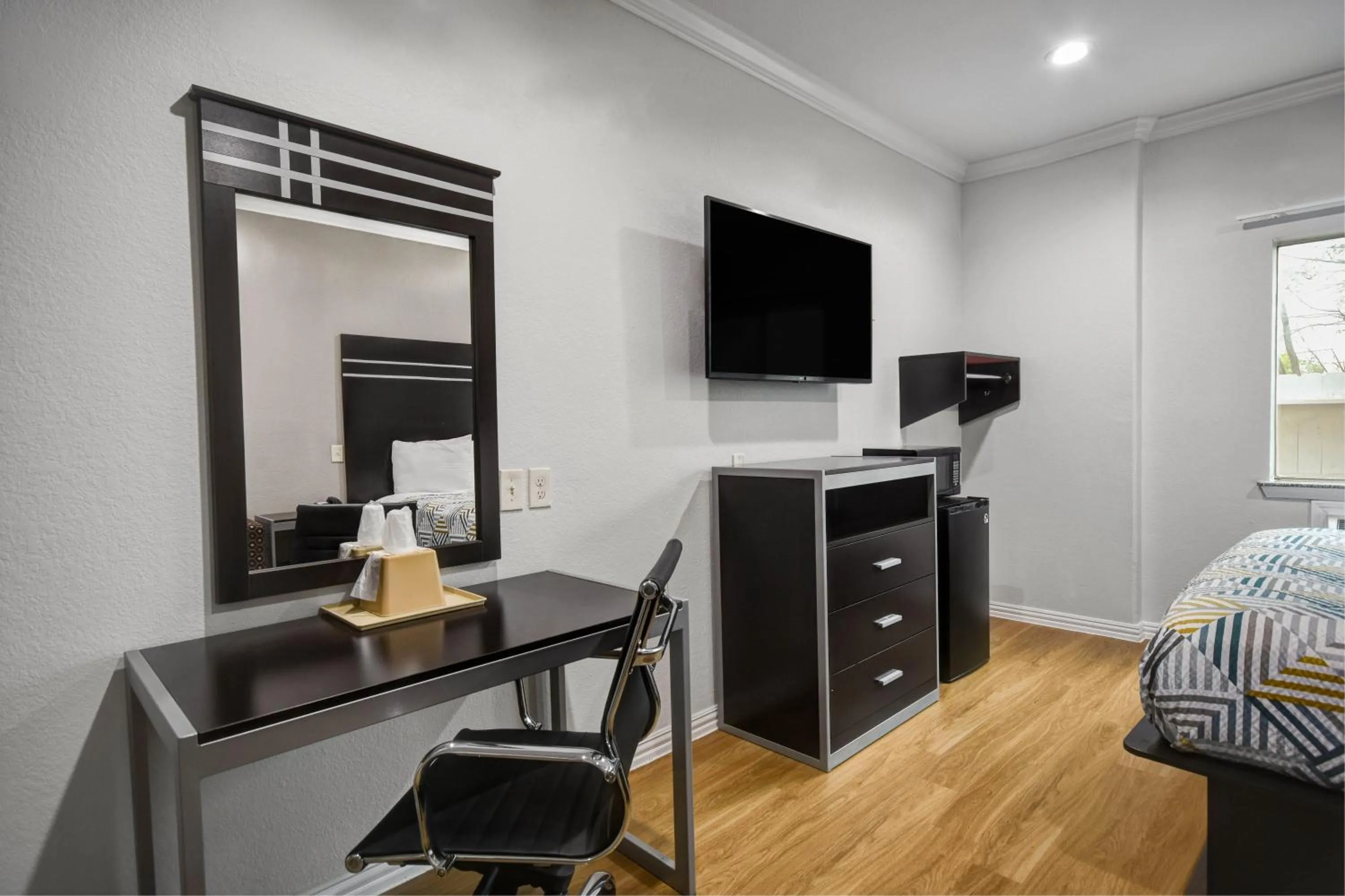 TV and multimedia in Motel 6 Humble, TX - Houston International Airport