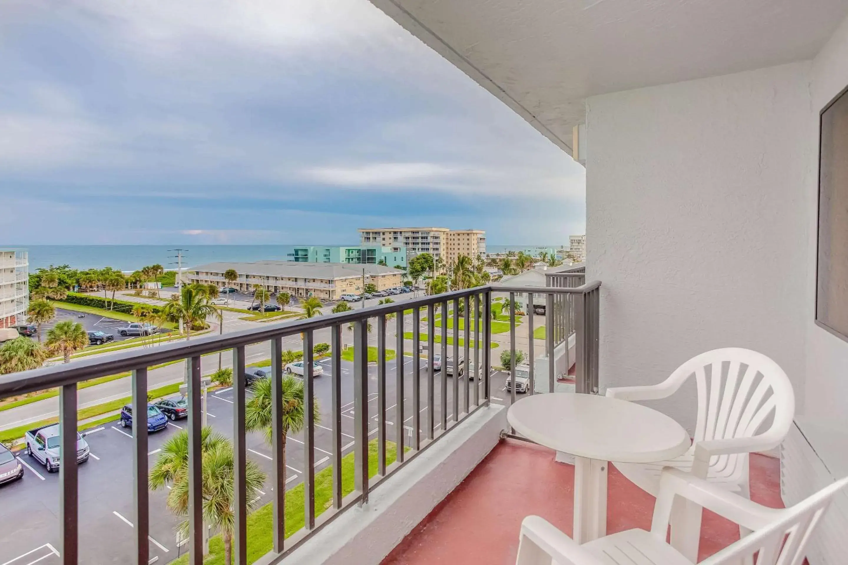 King Suite with Balcony in Beachside Hotel & Suites Cocoa Beach - Port Canaveral King Suite with Balcony in Beachside Hotel & Suites Cocoa Beach - Port Canaveral