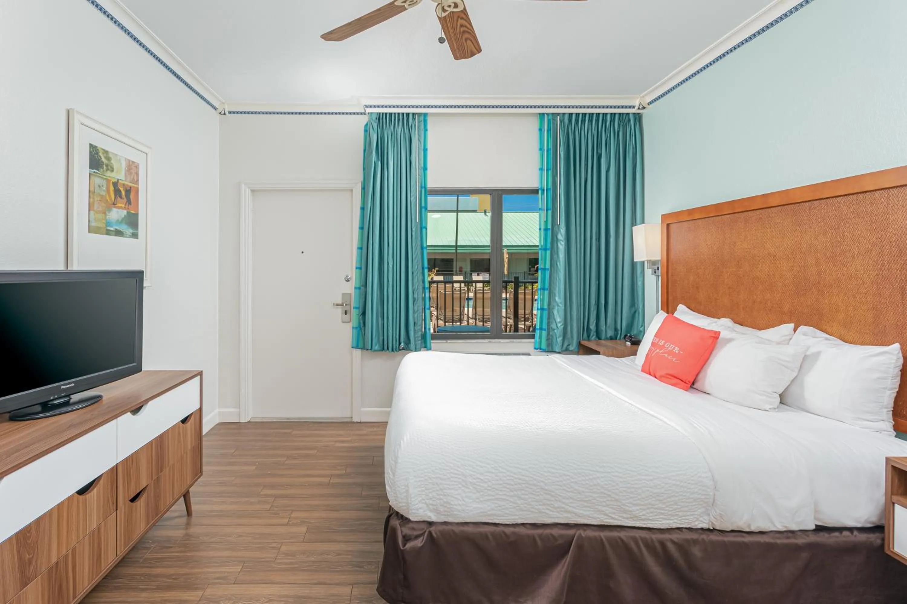 Bed in Beachside Hotel & Suites Cocoa Beach - Port Canaveral