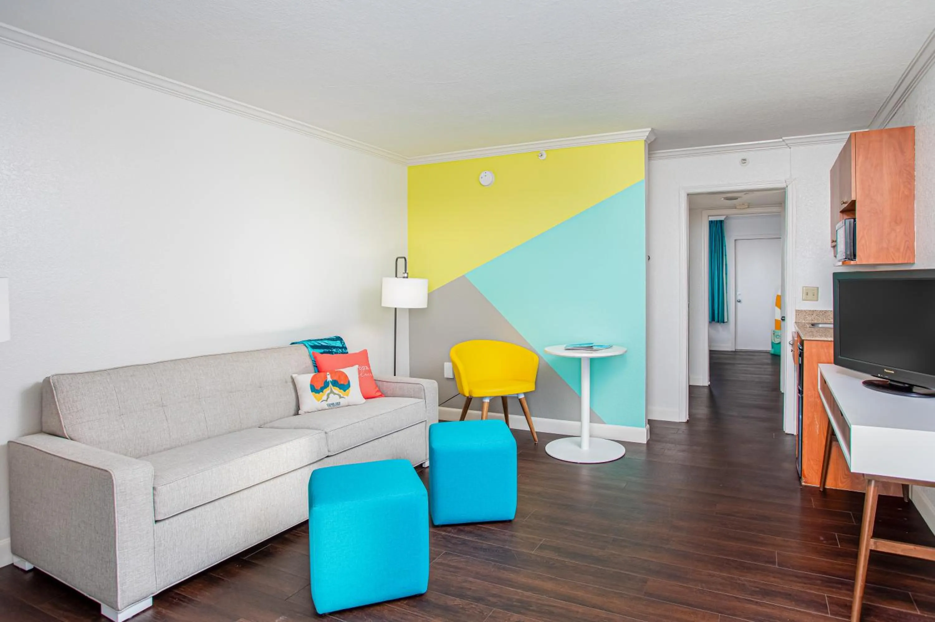 Living room in Beachside Hotel & Suites Cocoa Beach - Port Canaveral