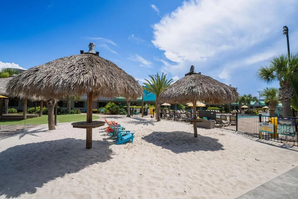 Swimming pool in Beachside Hotel & Suites Cocoa Beach - Port Canaveral