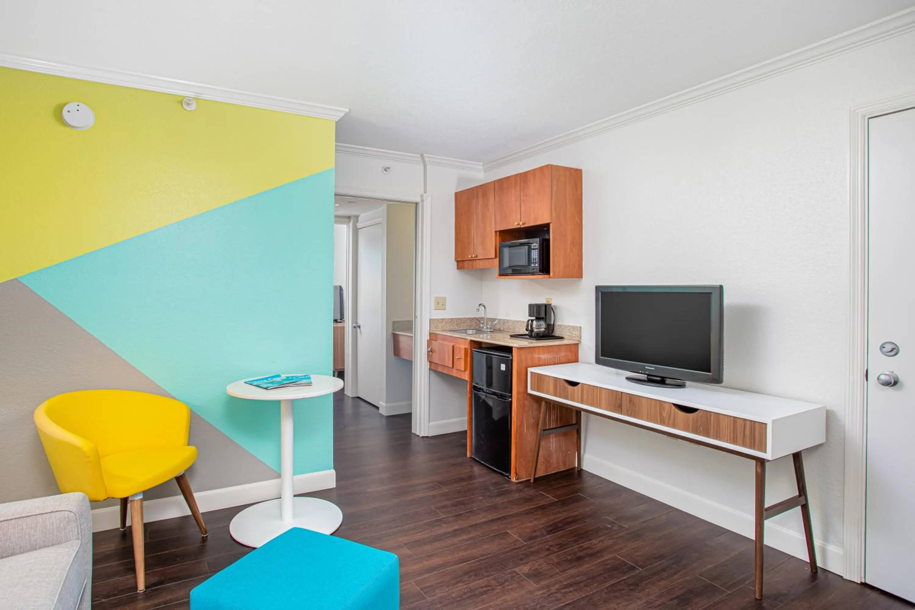 Kitchen or kitchenette in Beachside Hotel & Suites Cocoa Beach - Port Canaveral