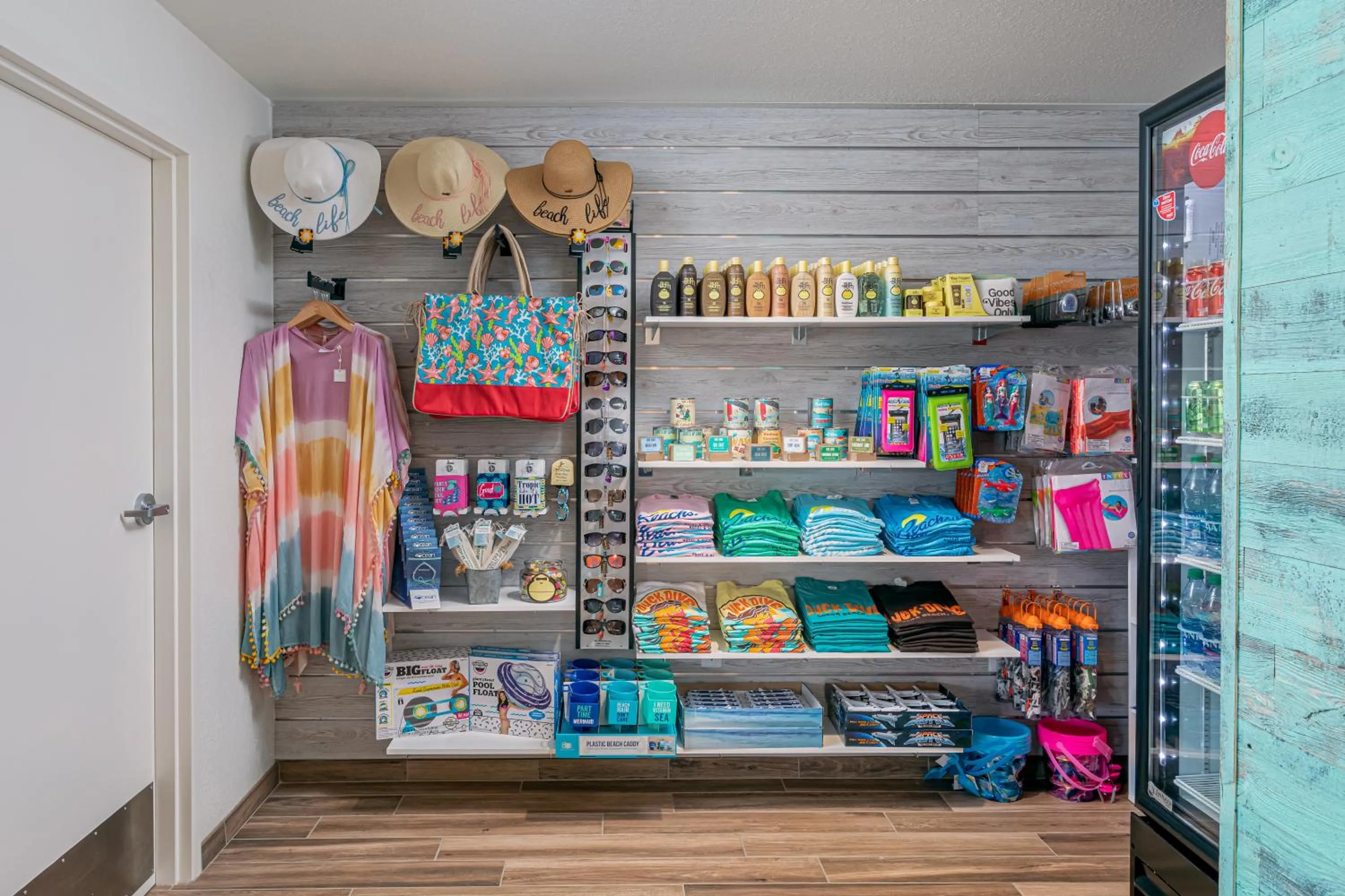 Shopping Area in Beachside Hotel & Suites Cocoa Beach - Port Canaveral