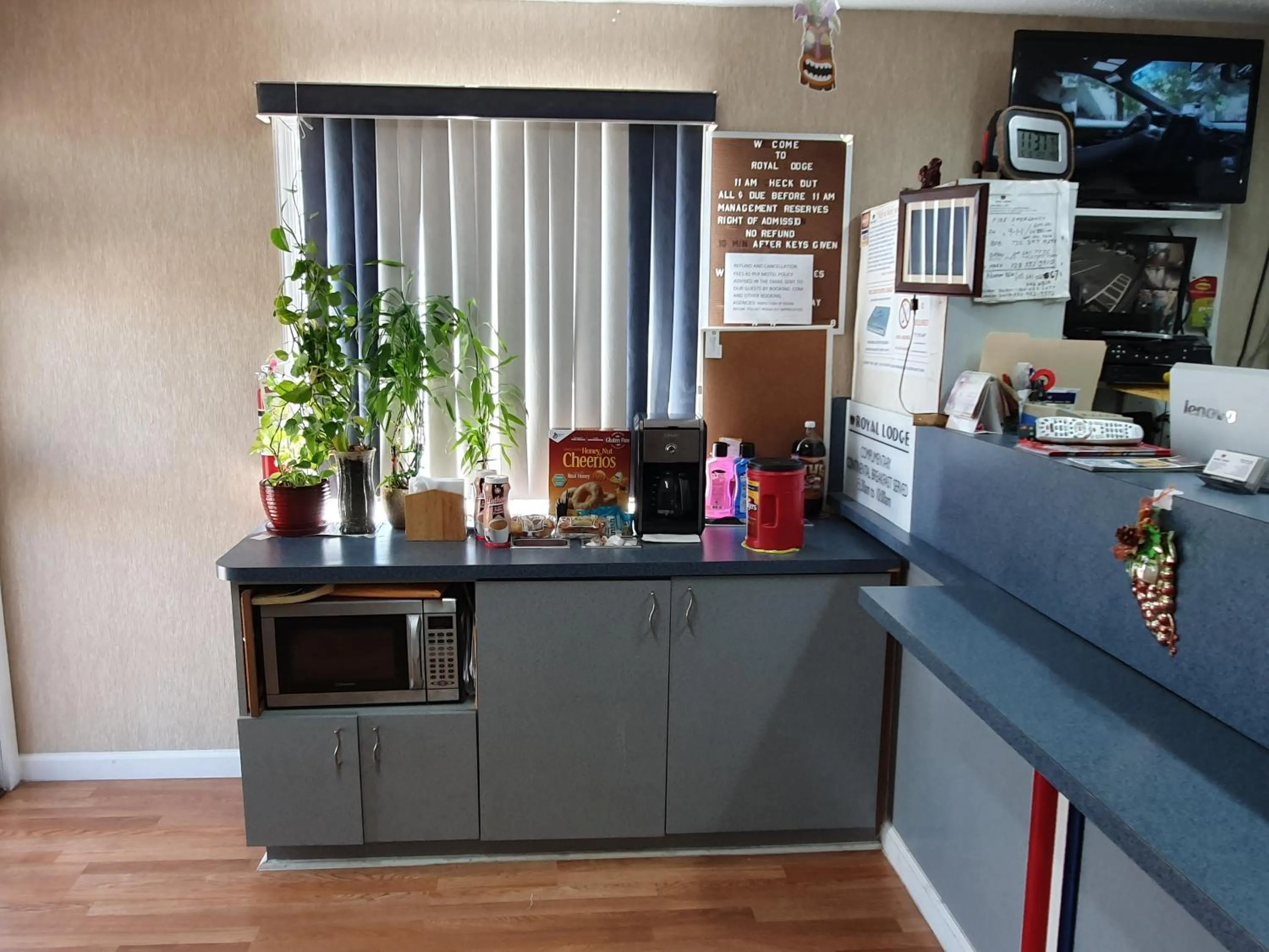 Coffee/tea facilities in Royal Lodge