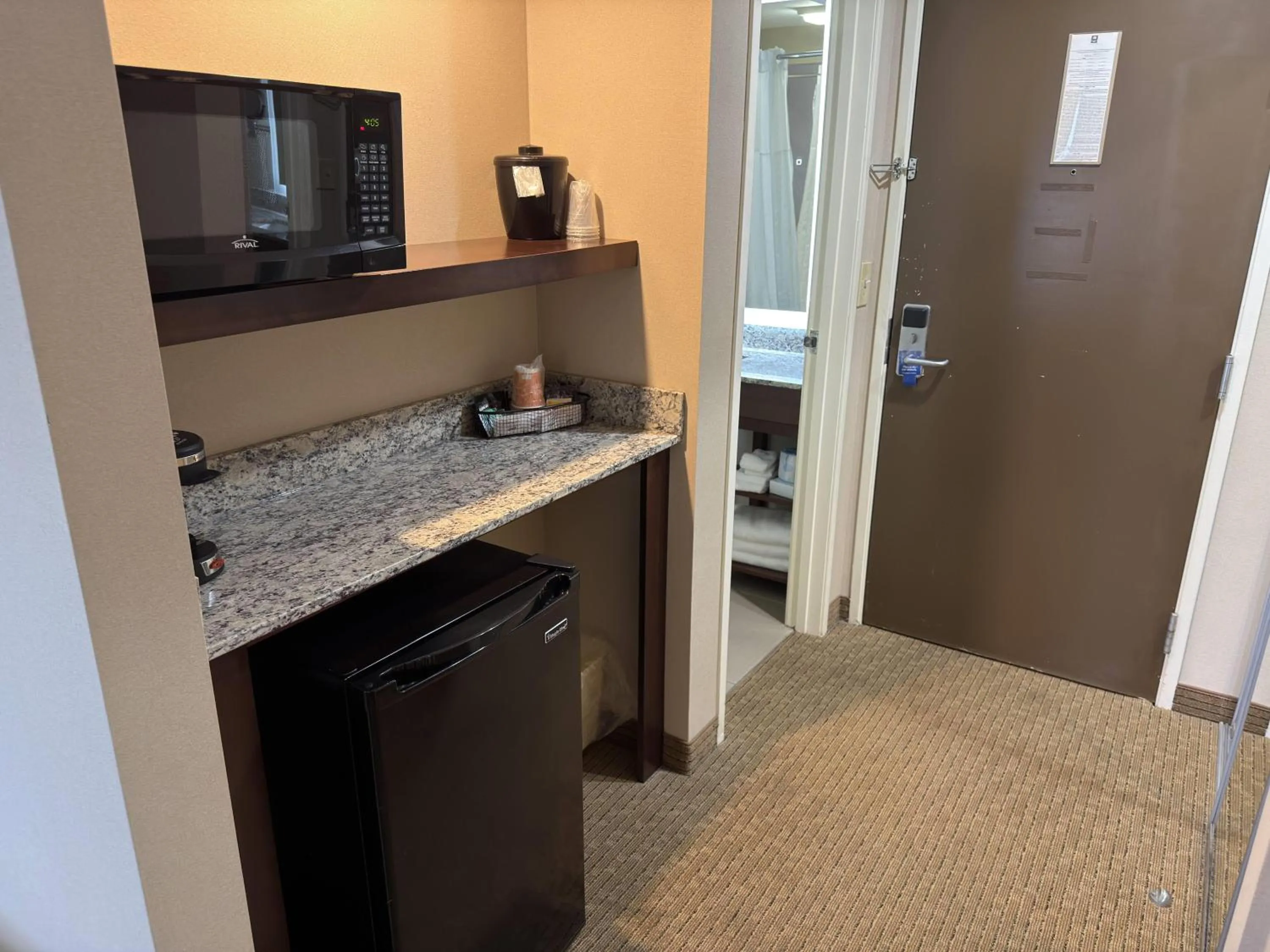 Photo of the whole room in Wingate by Wyndham Utica